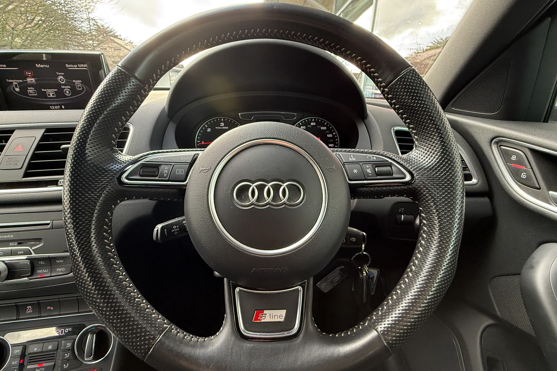 Audi Q3 thumbnail image number 12