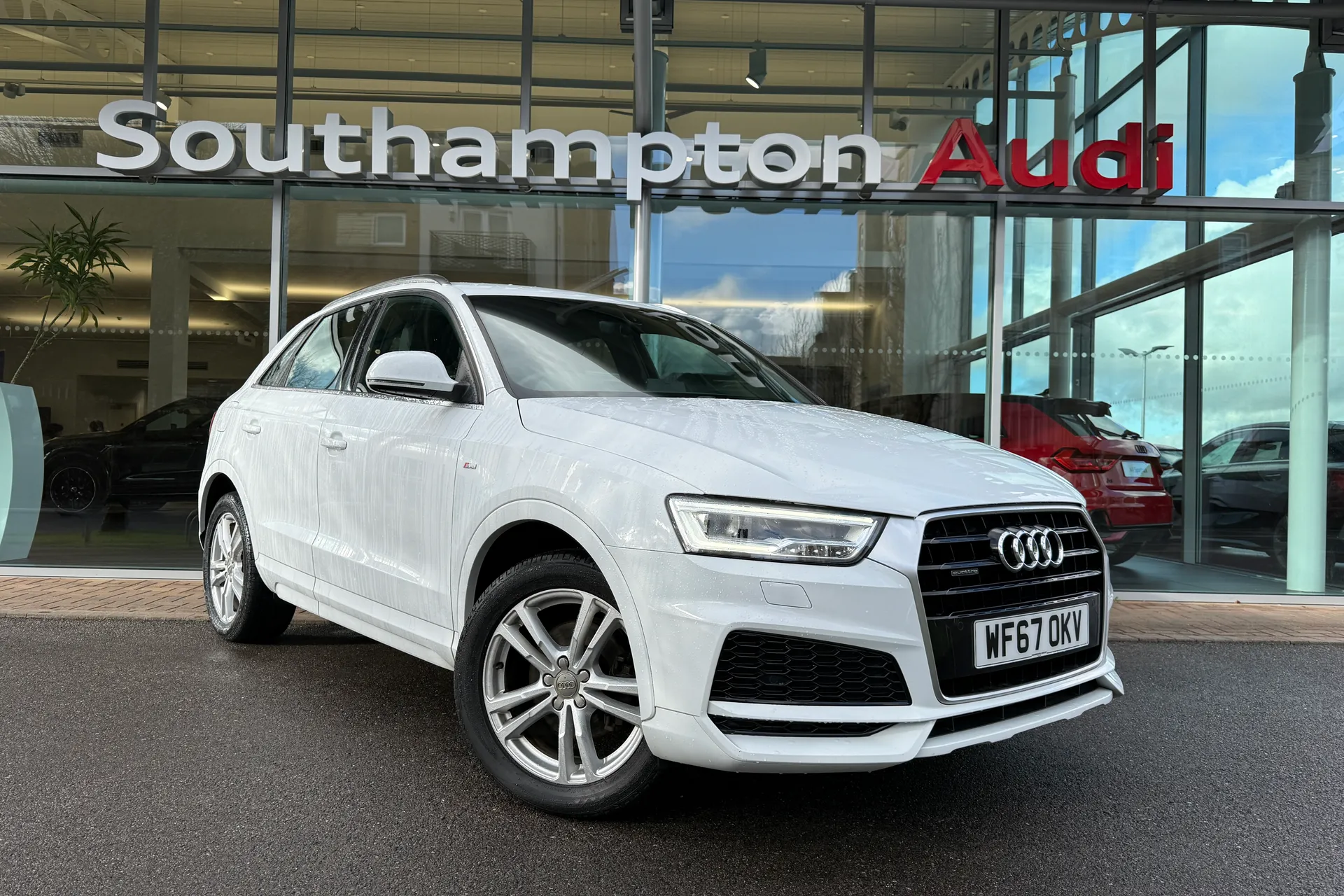 Audi Q3 focused image