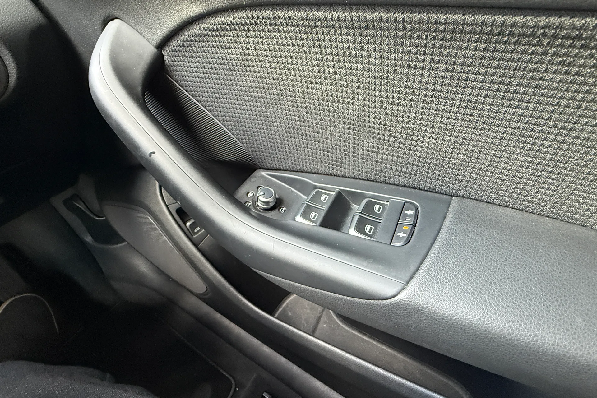 Audi Q3 thumbnail image number 18