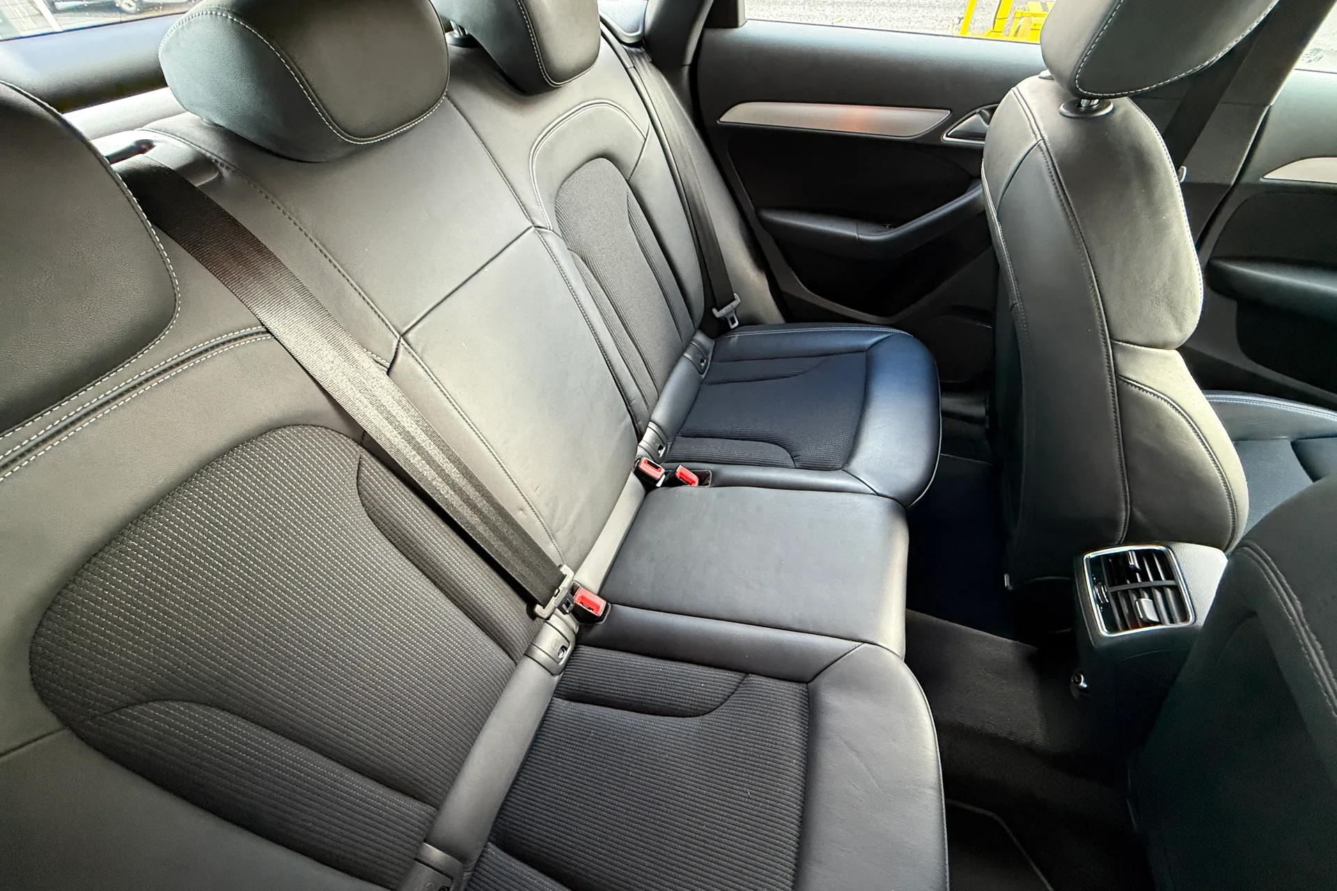 Audi Q3 thumbnail image number 37