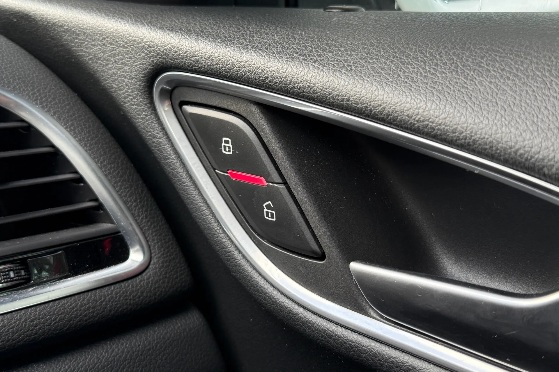 Audi Q3 thumbnail image number 16