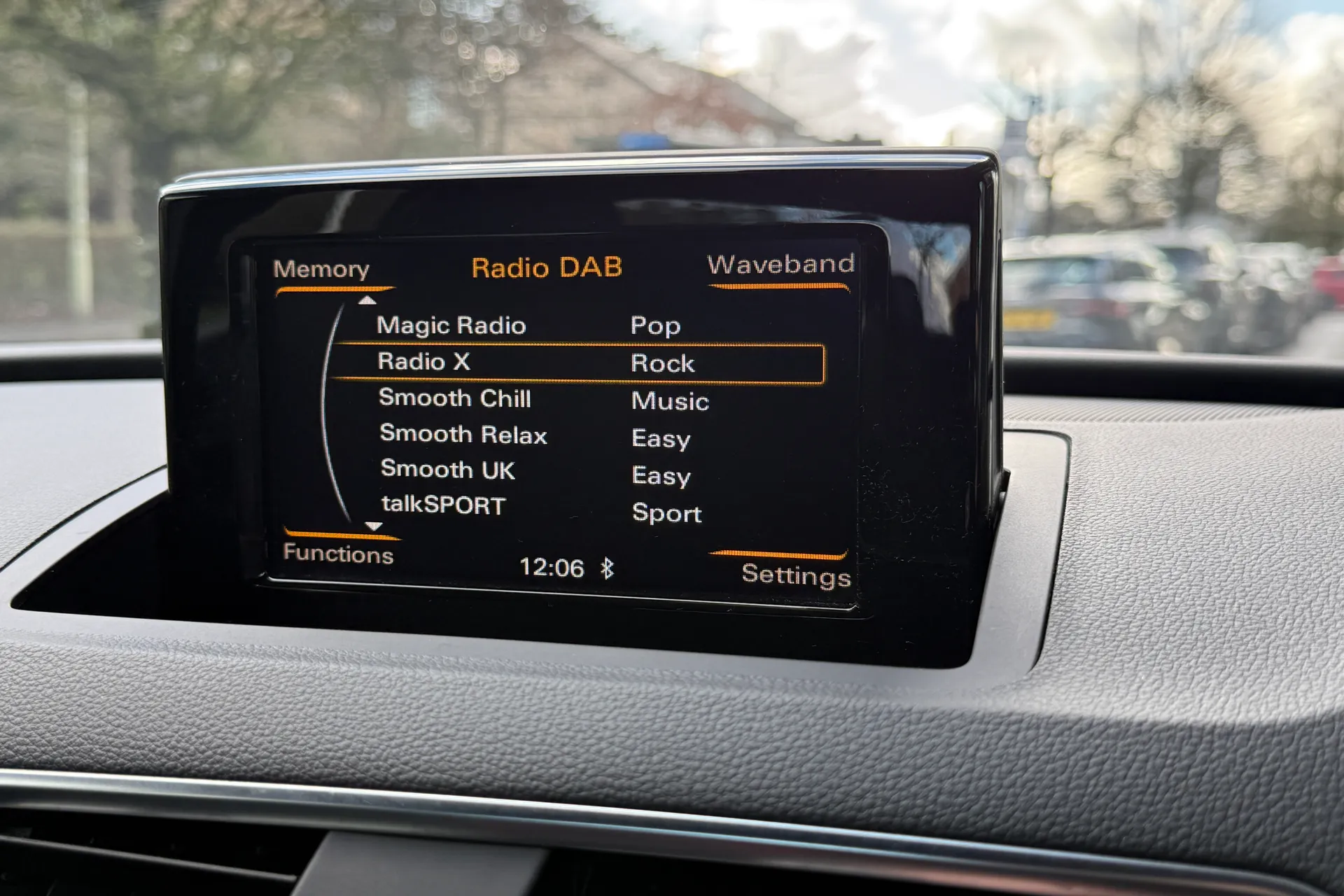 Audi Q3 thumbnail image number 10