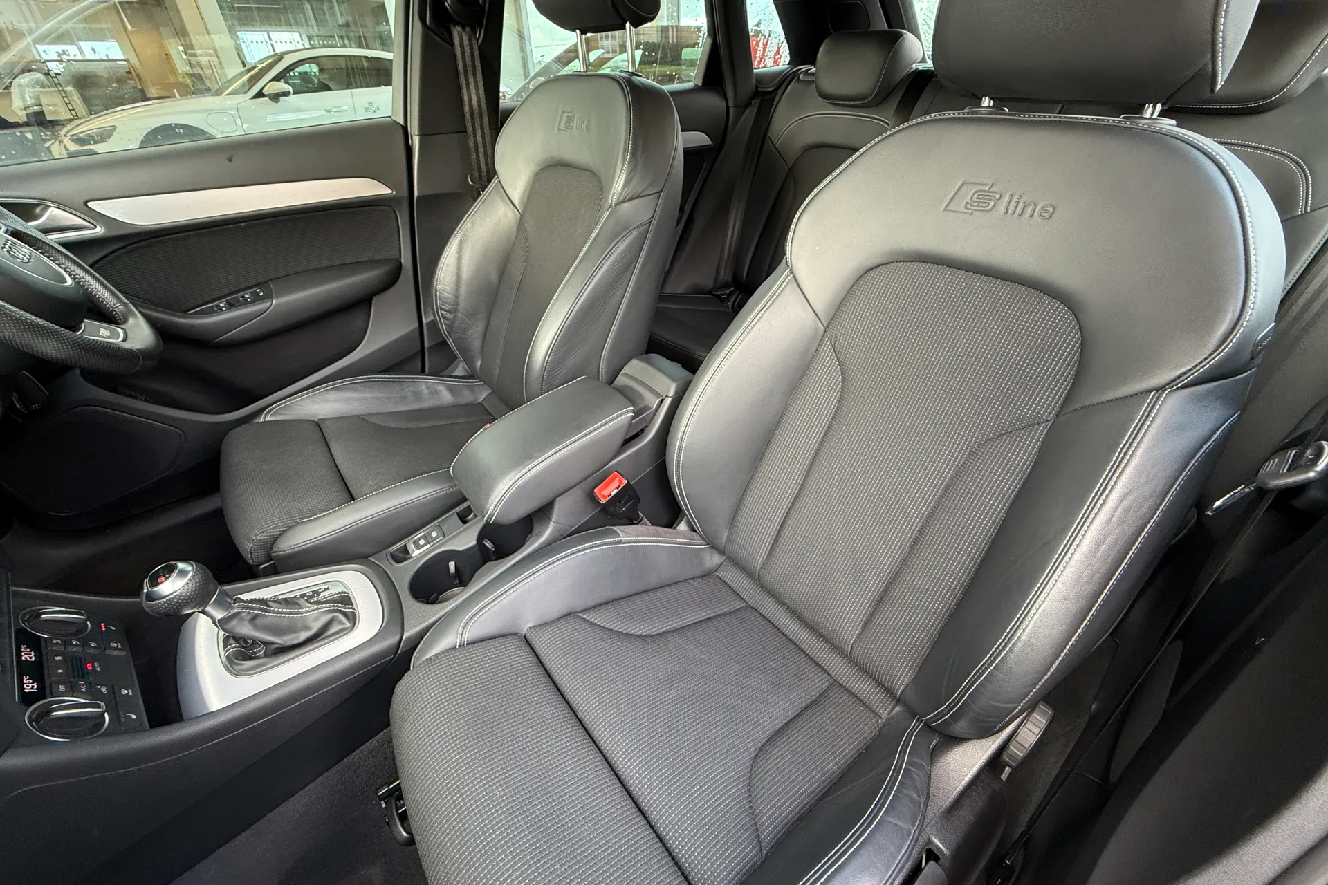 Audi Q3 thumbnail image number 60