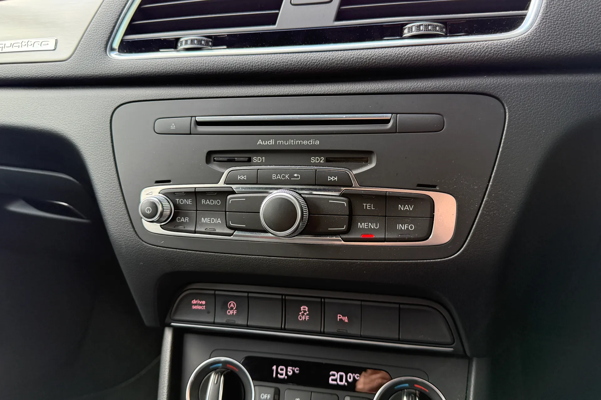 Audi Q3 thumbnail image number 24