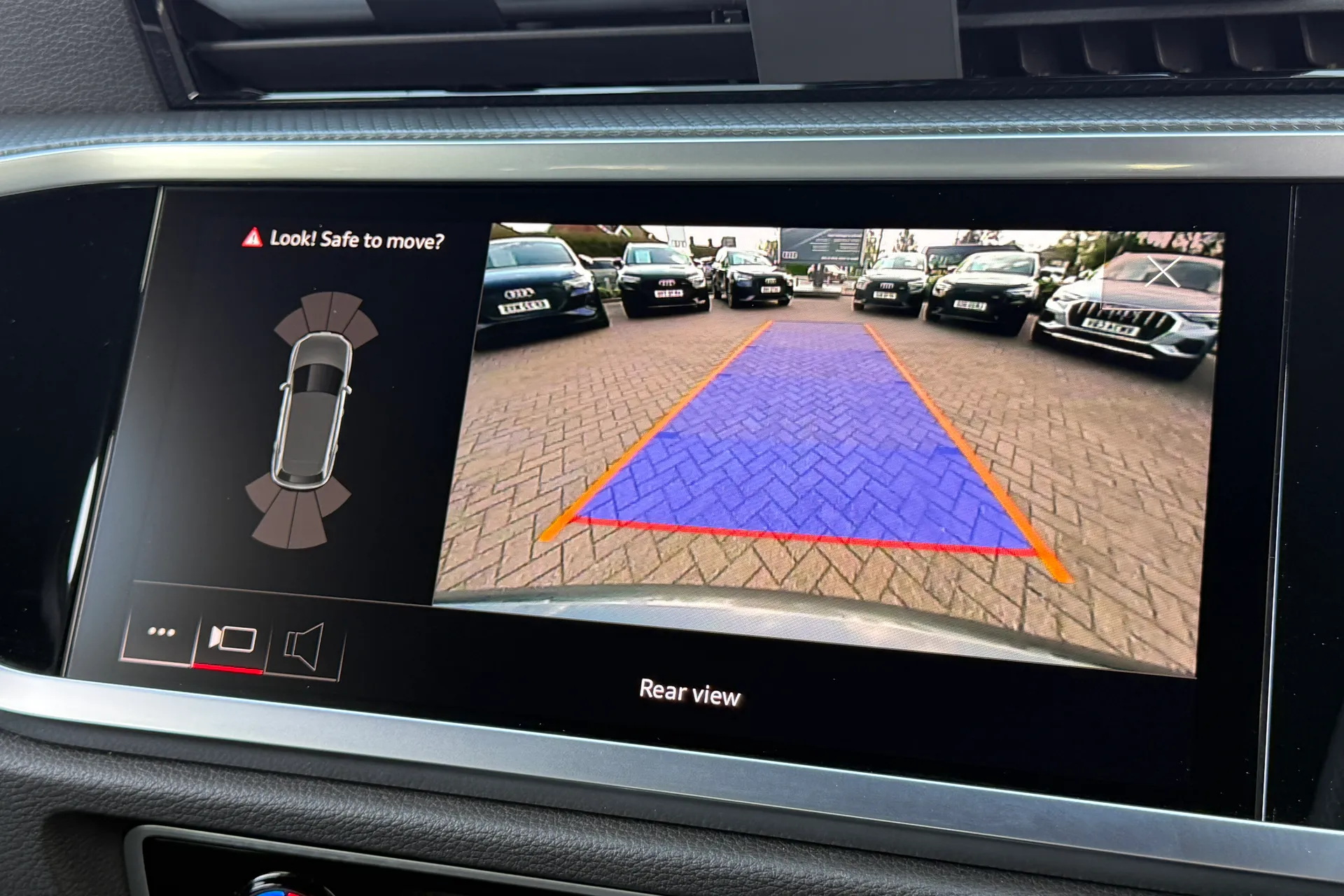 Audi Q3 thumbnail image number 4