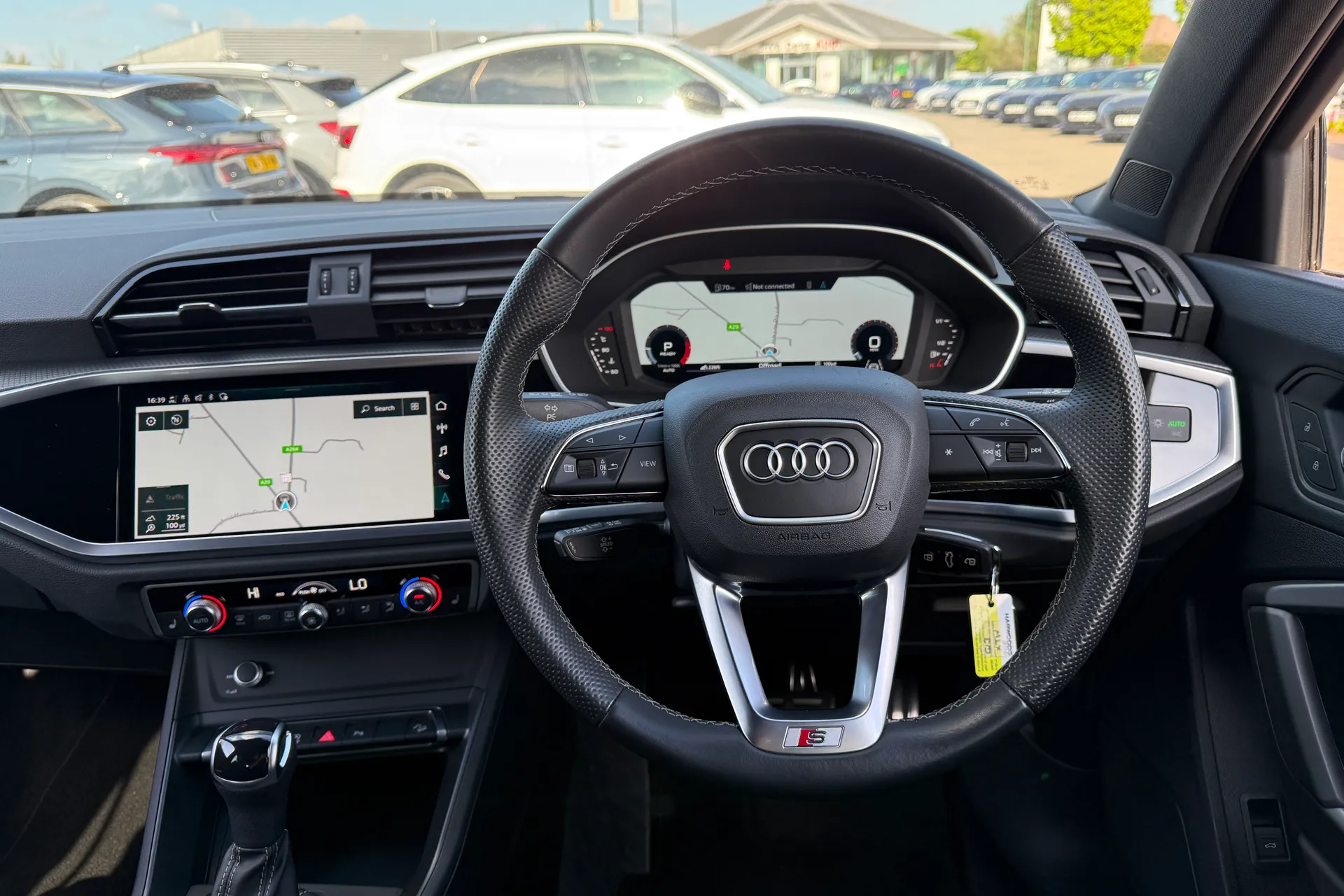 Audi Q3 thumbnail image number 6