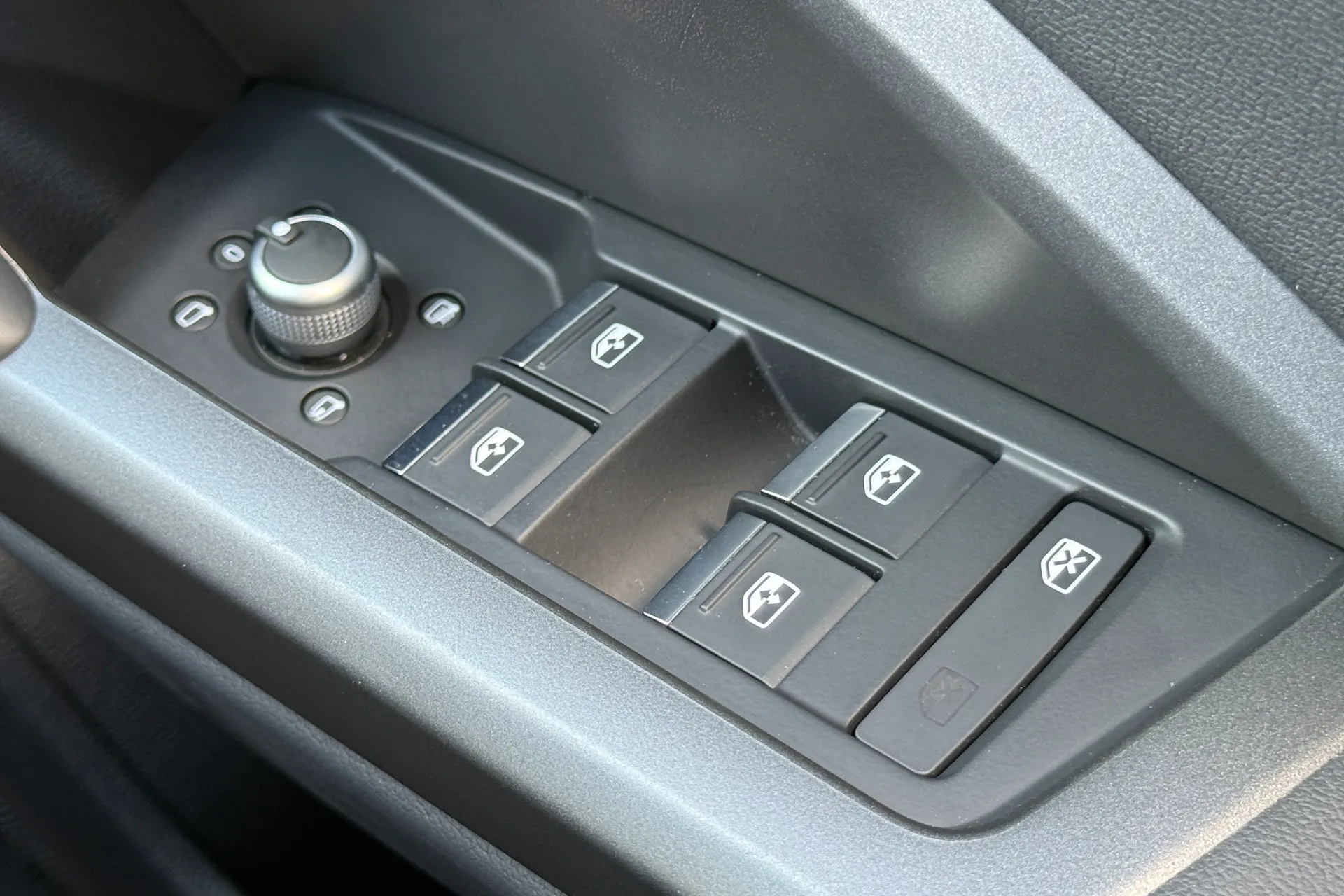 Audi Q3 thumbnail image number 20