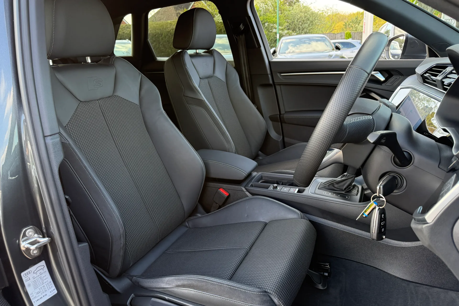 Audi Q3 thumbnail image number 28