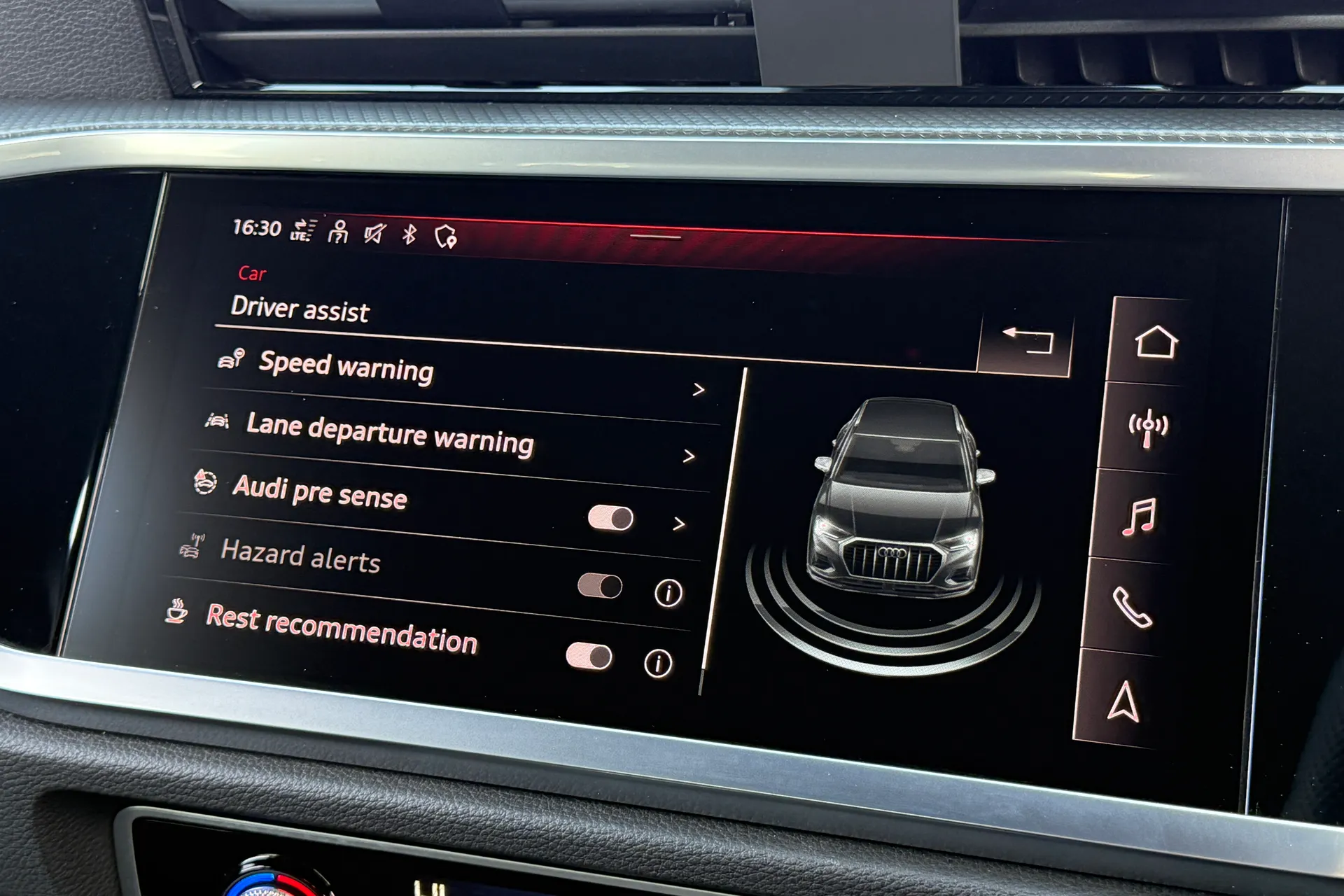 Audi Q3 thumbnail image number 12