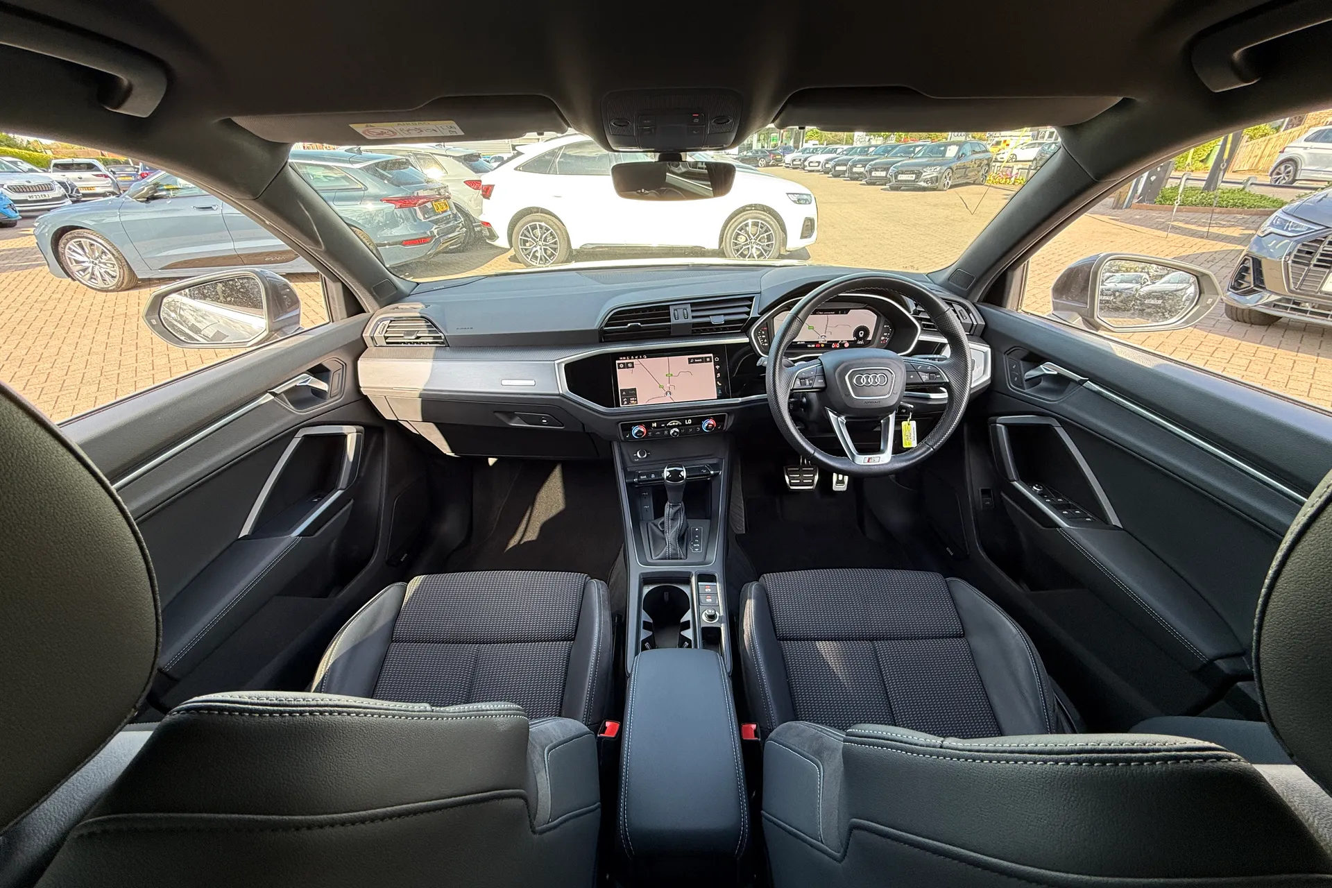 Audi Q3 thumbnail image number 3