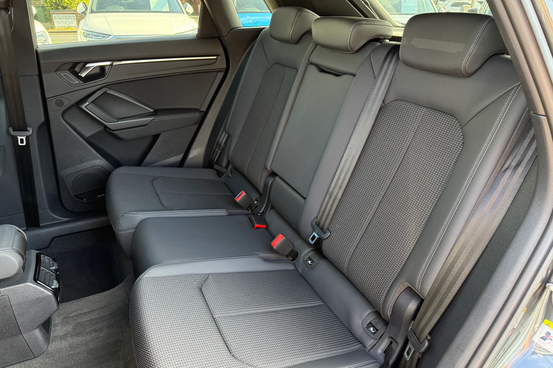 Audi Q3 thumbnail image number 44