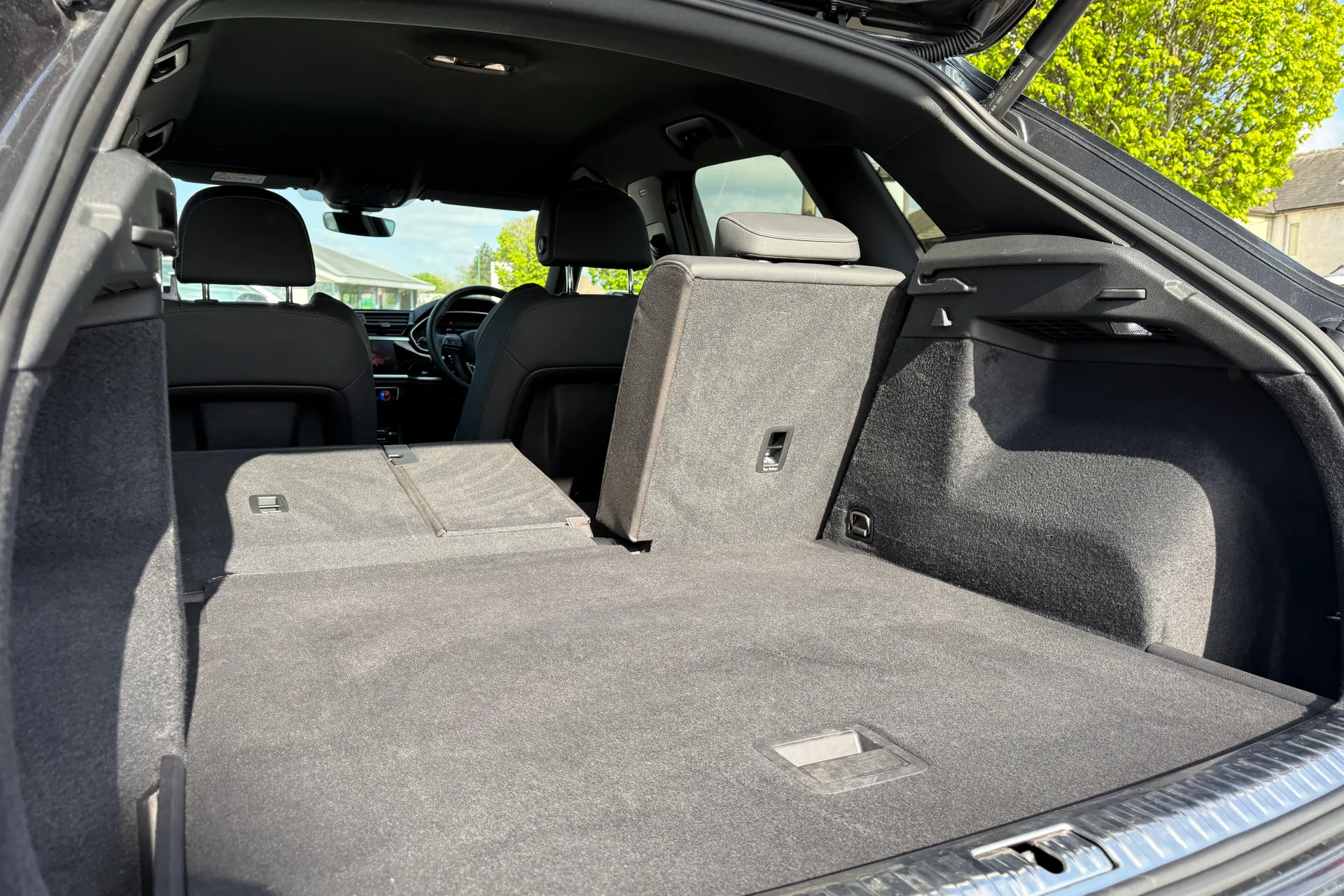 Audi Q3 thumbnail image number 37
