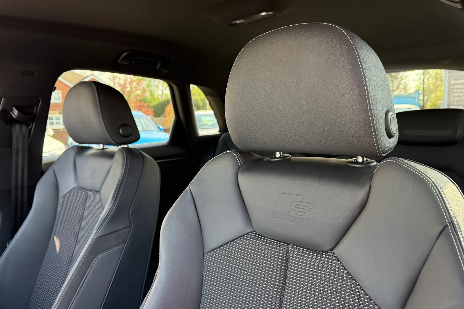 Audi Q3 thumbnail image number 32