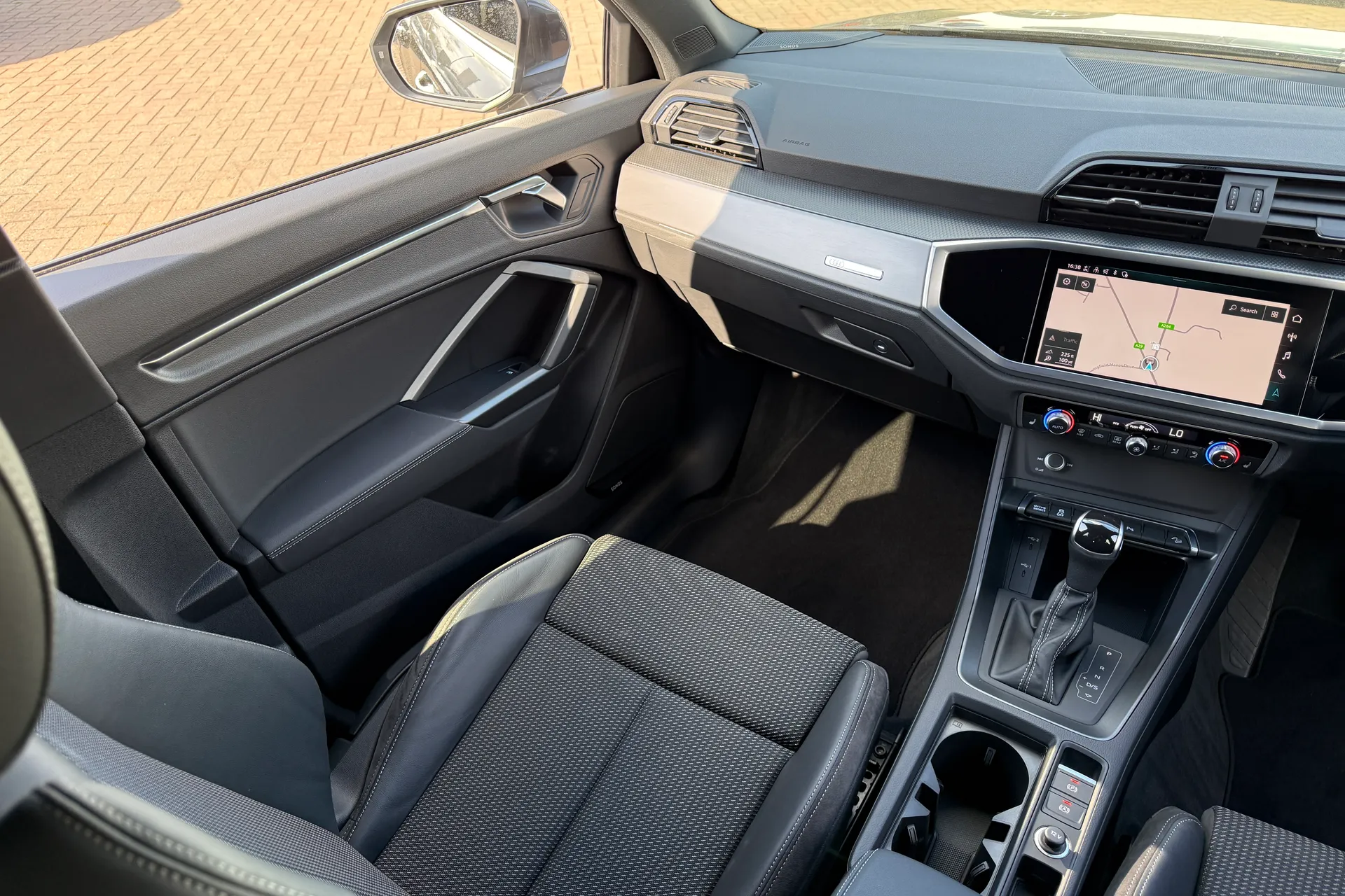 Audi Q3 thumbnail image number 40