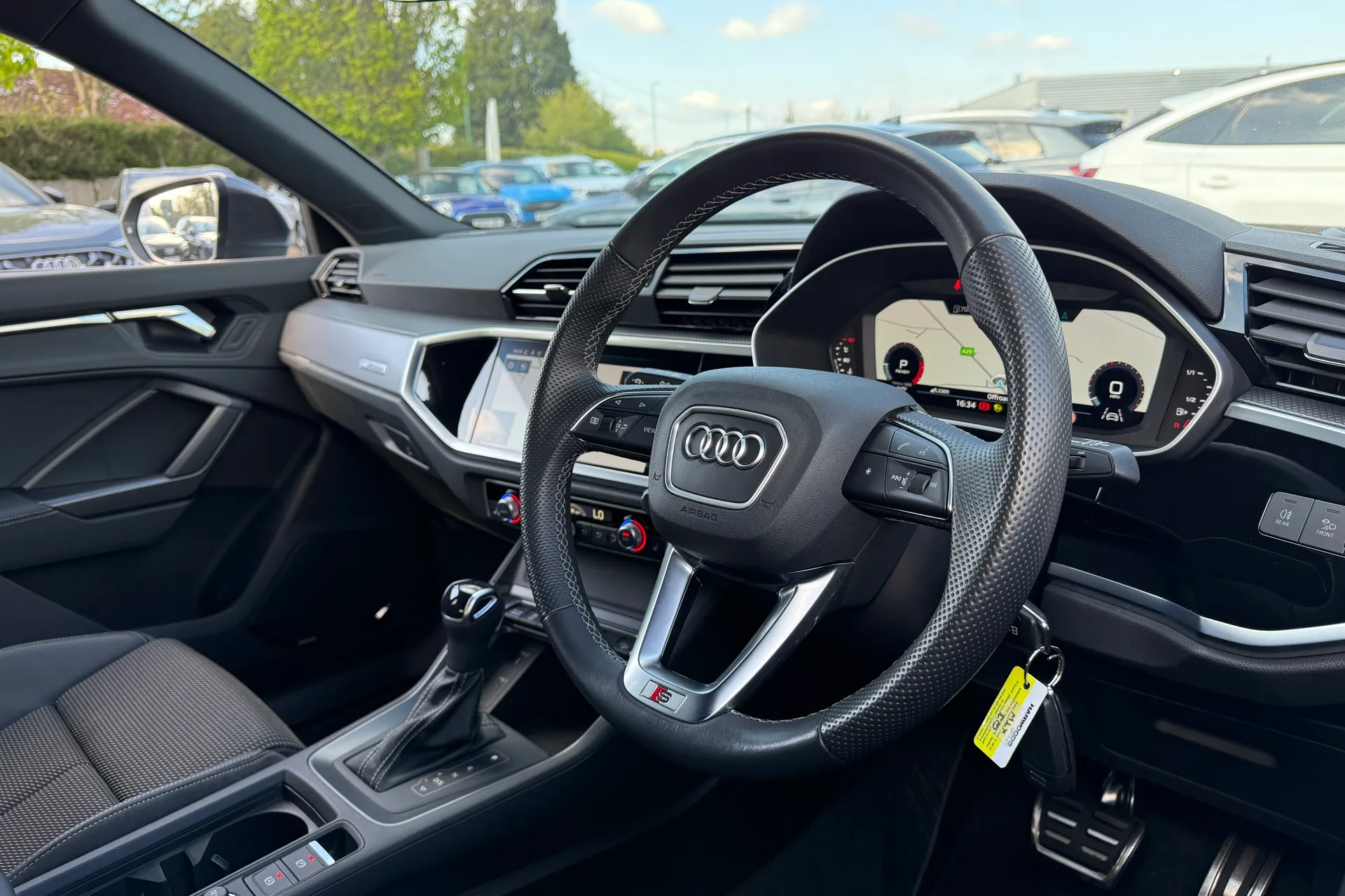 Audi Q3 thumbnail image number 29