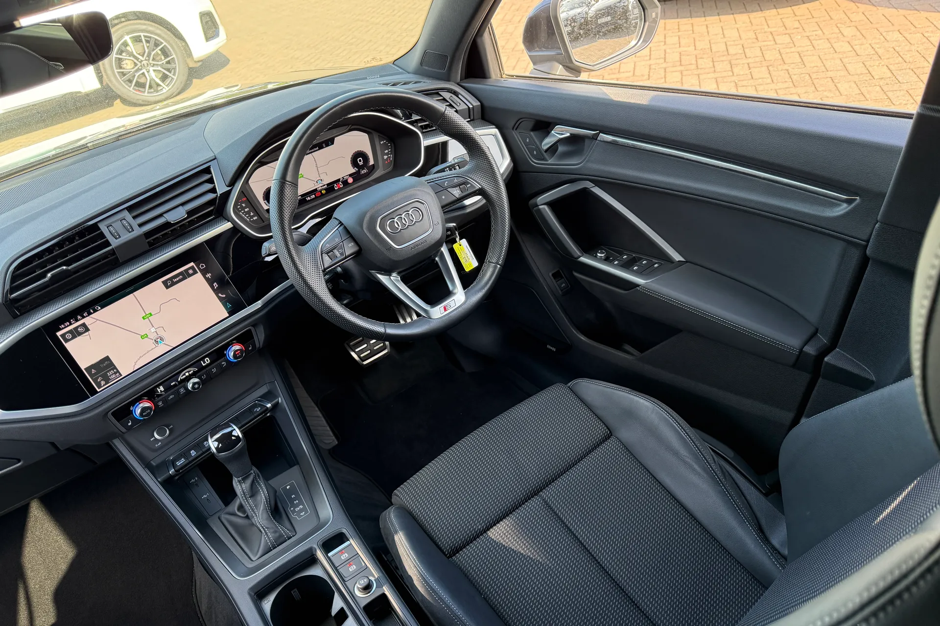 Audi Q3 thumbnail image number 43