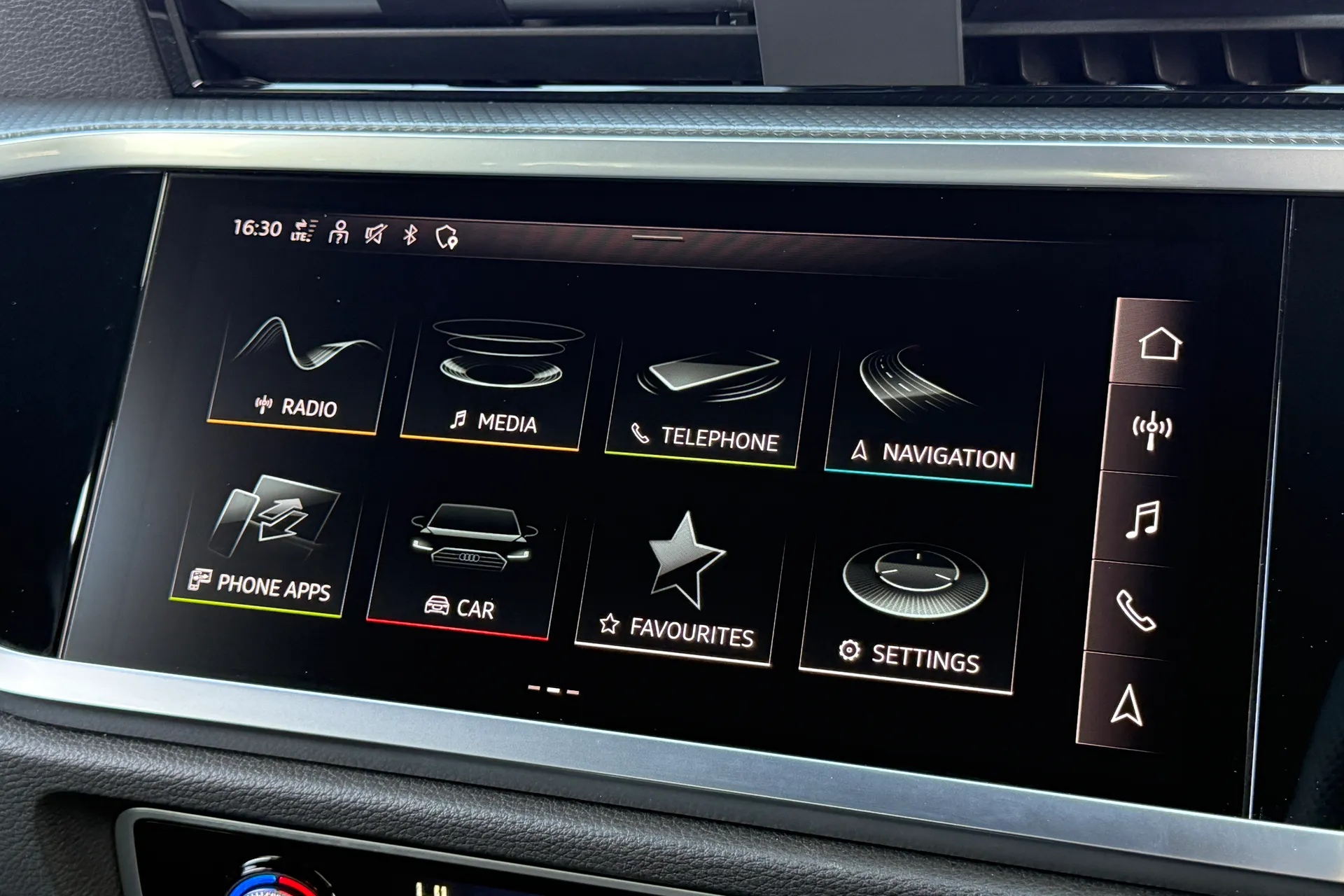 Audi Q3 thumbnail image number 14