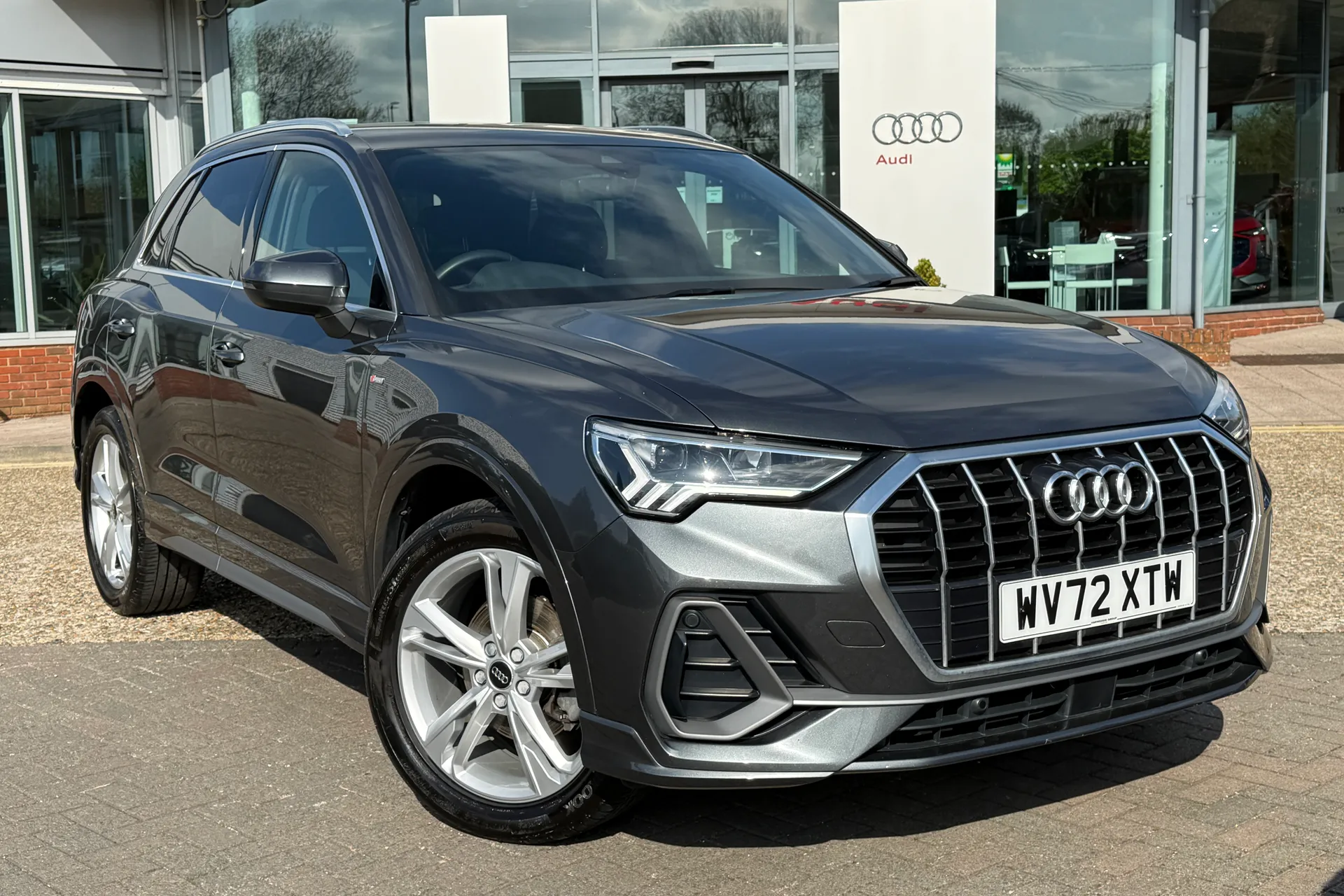 Audi Q3 thumbnail image number 25