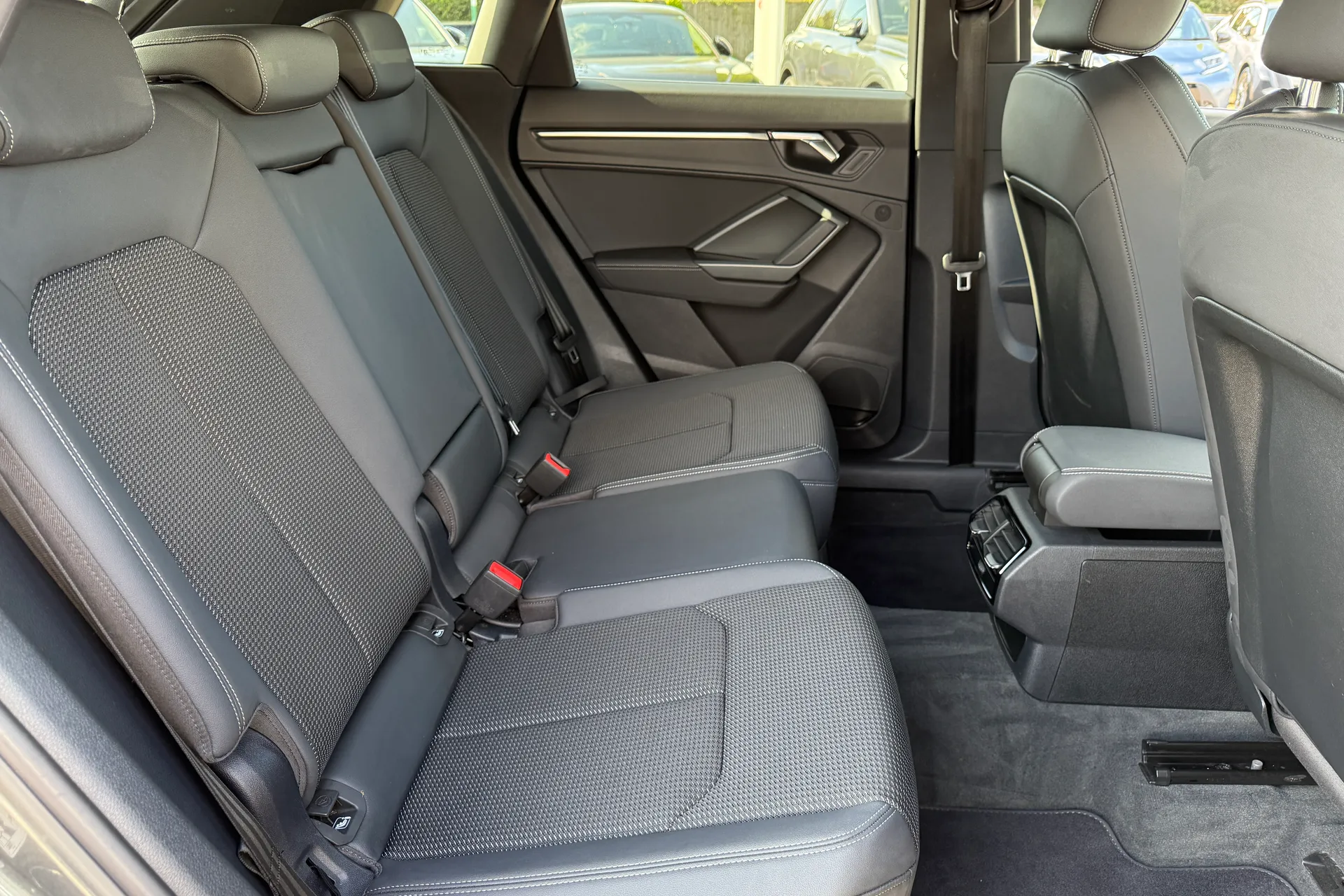 Audi Q3 thumbnail image number 46