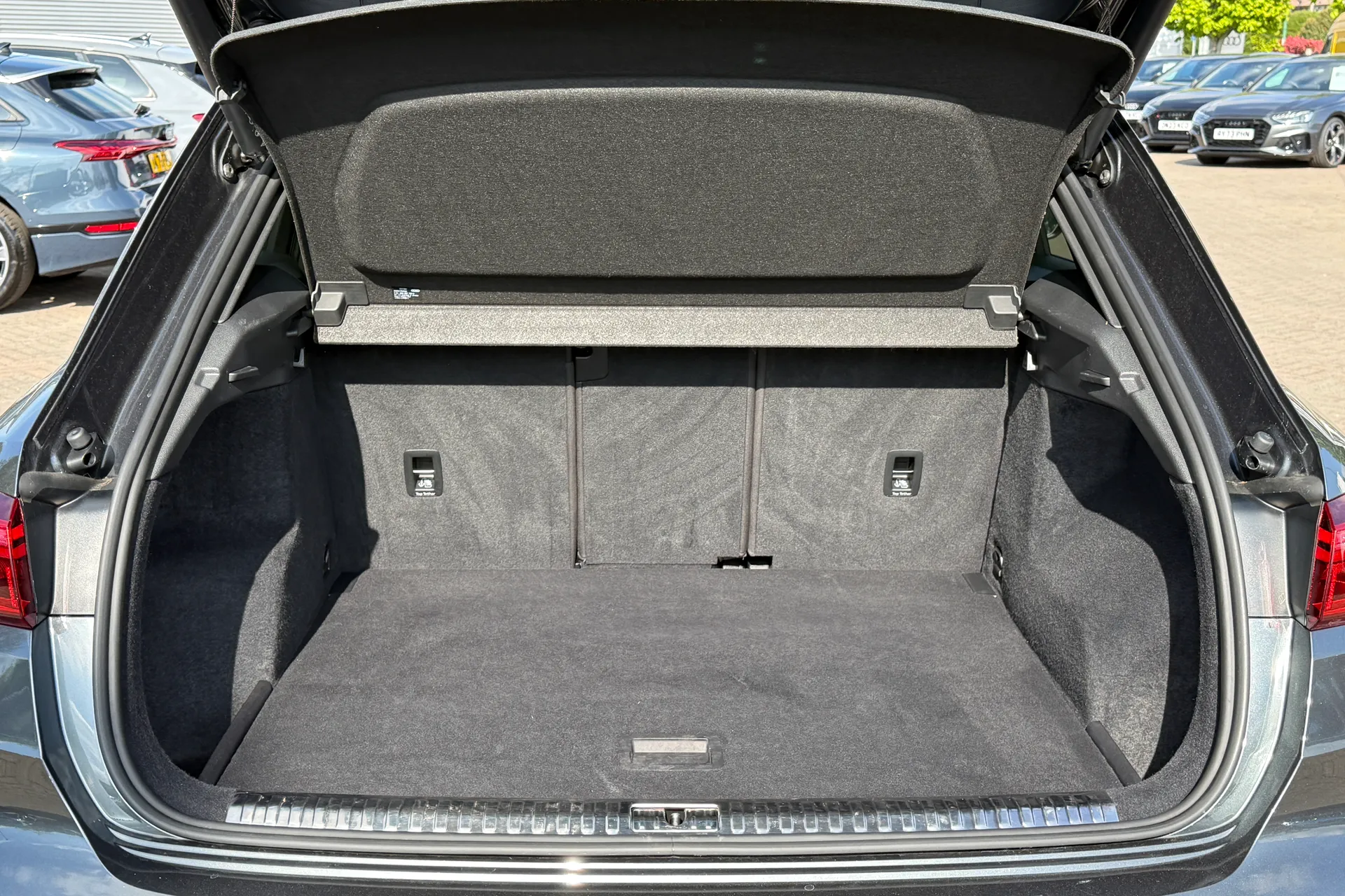 Audi Q3 thumbnail image number 36