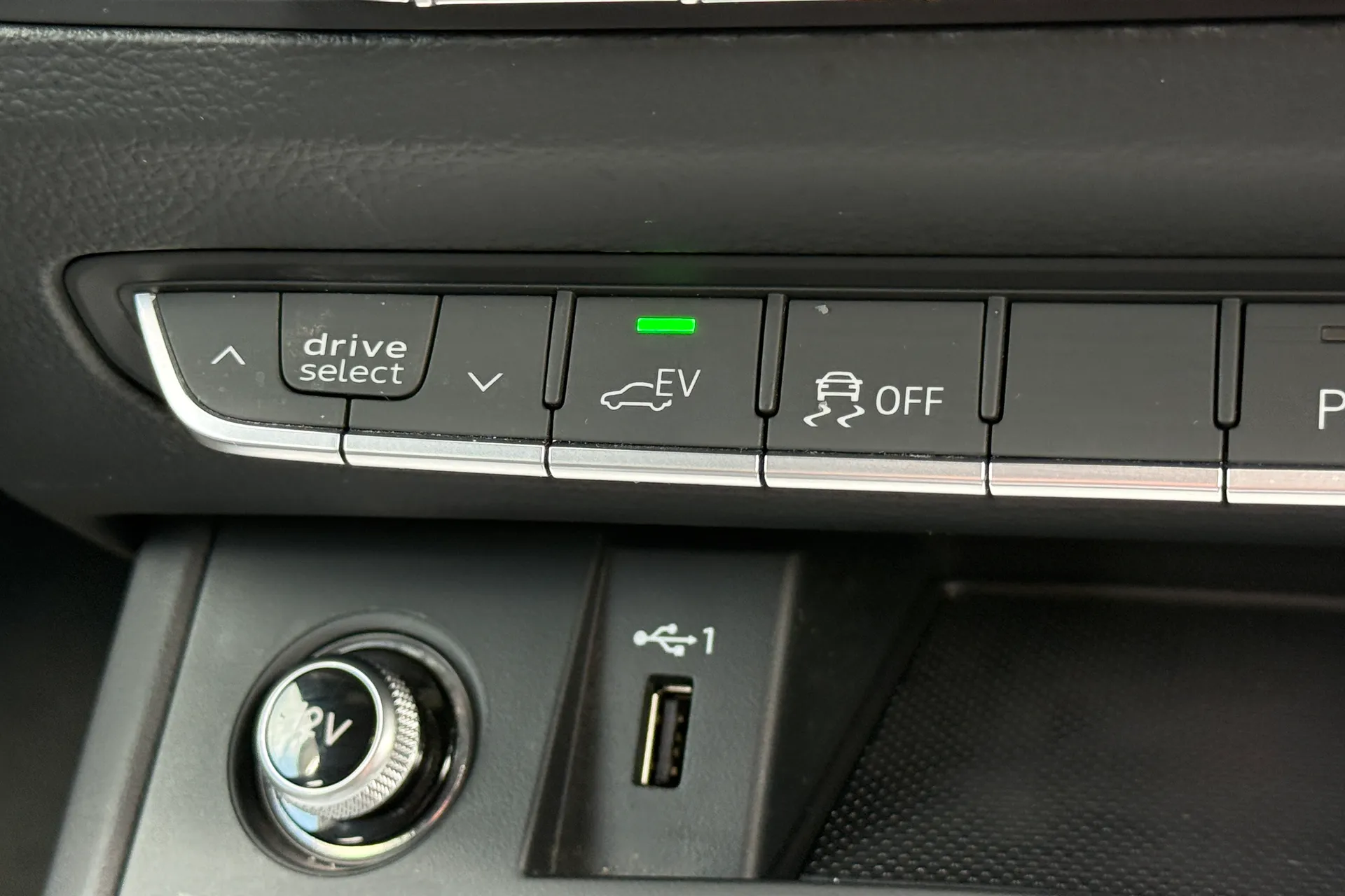 Audi Q5 thumbnail image number 23