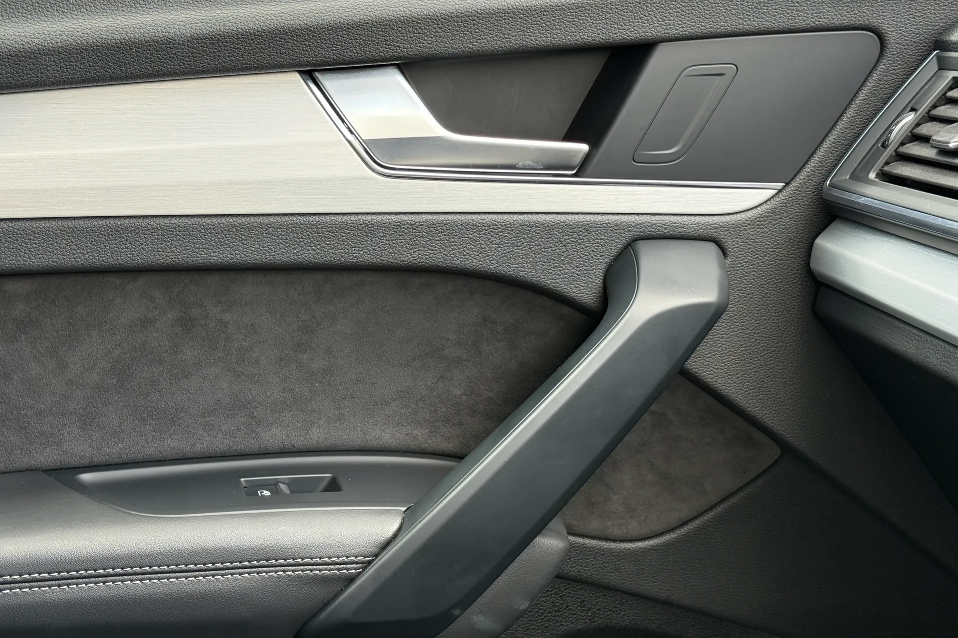Audi Q5 thumbnail image number 36