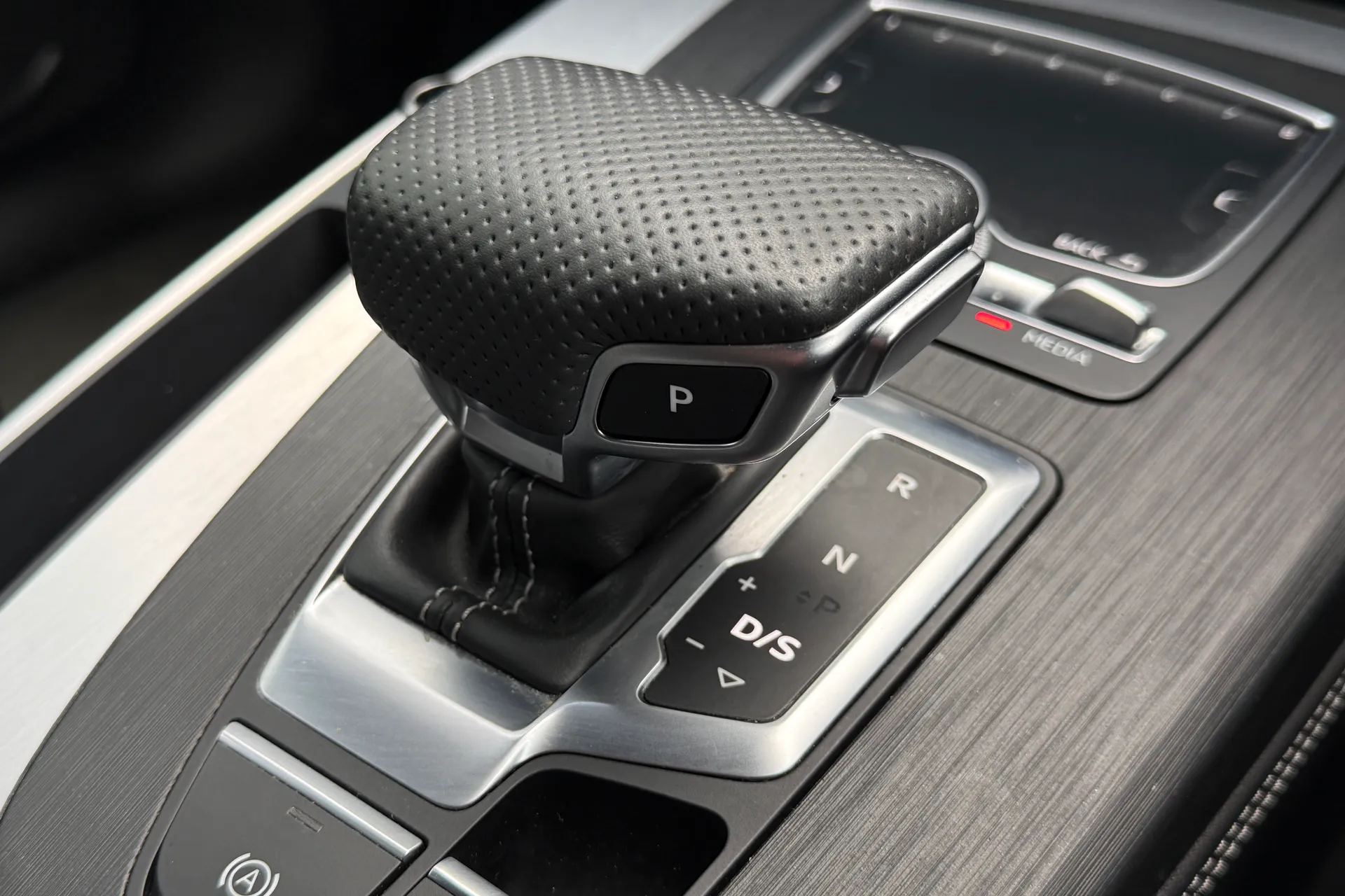 Audi Q5 thumbnail image number 32