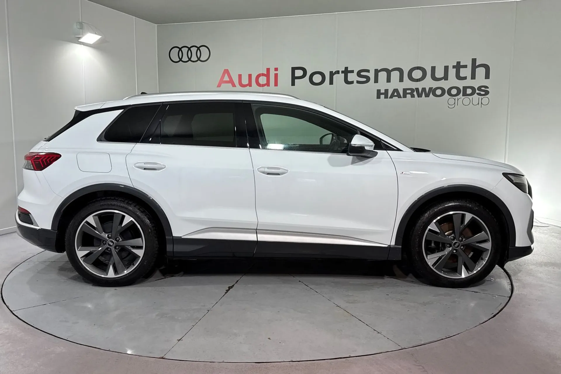 Audi Q4 thumbnail image number 2