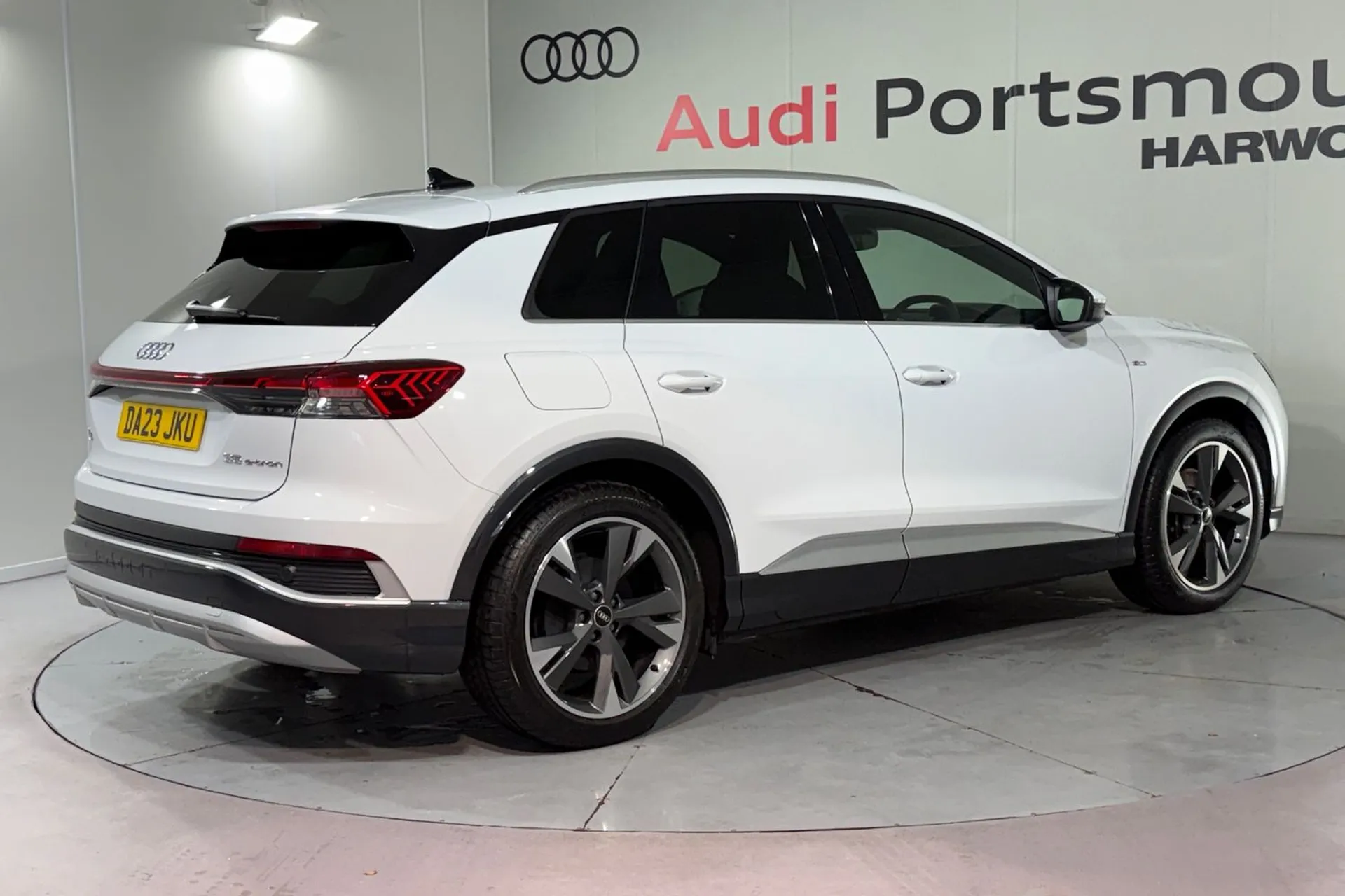 Audi Q4 thumbnail image number 11