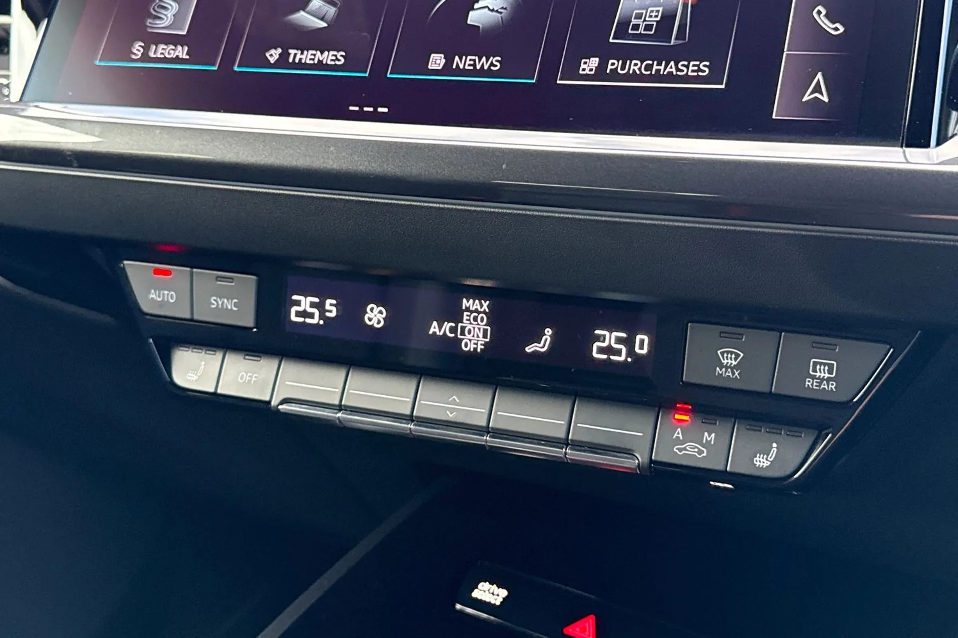 Audi Q4 thumbnail image number 16