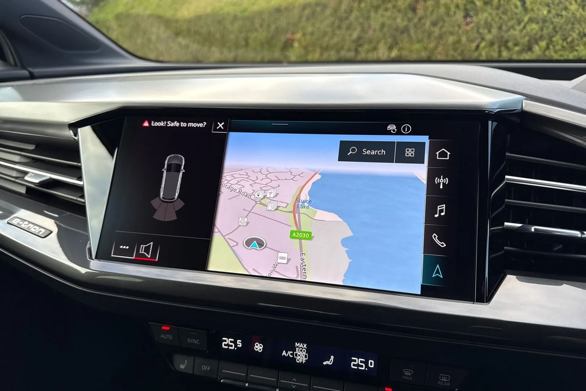 Audi Q4 thumbnail image number 21