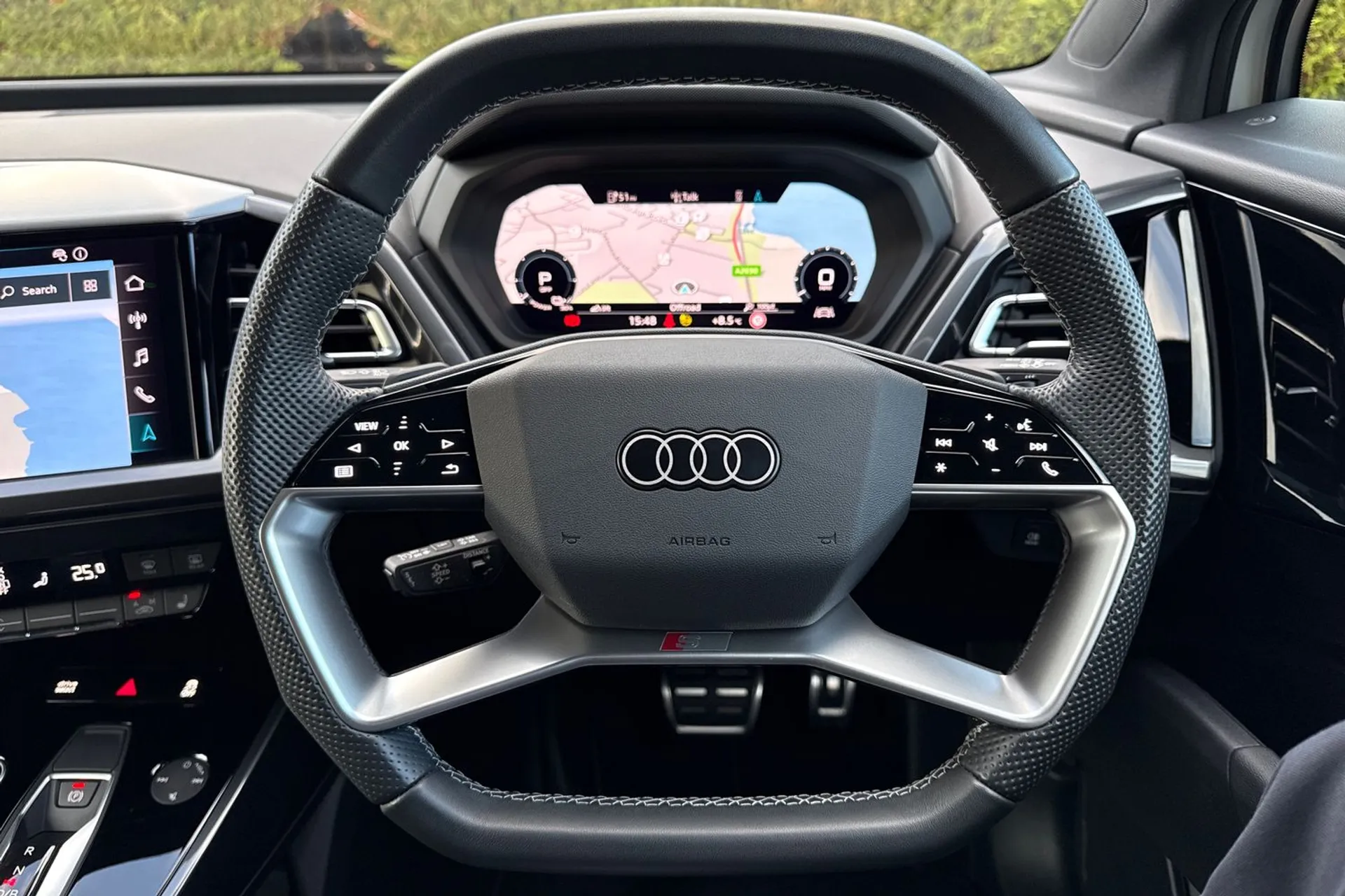 Audi Q4 thumbnail image number 6