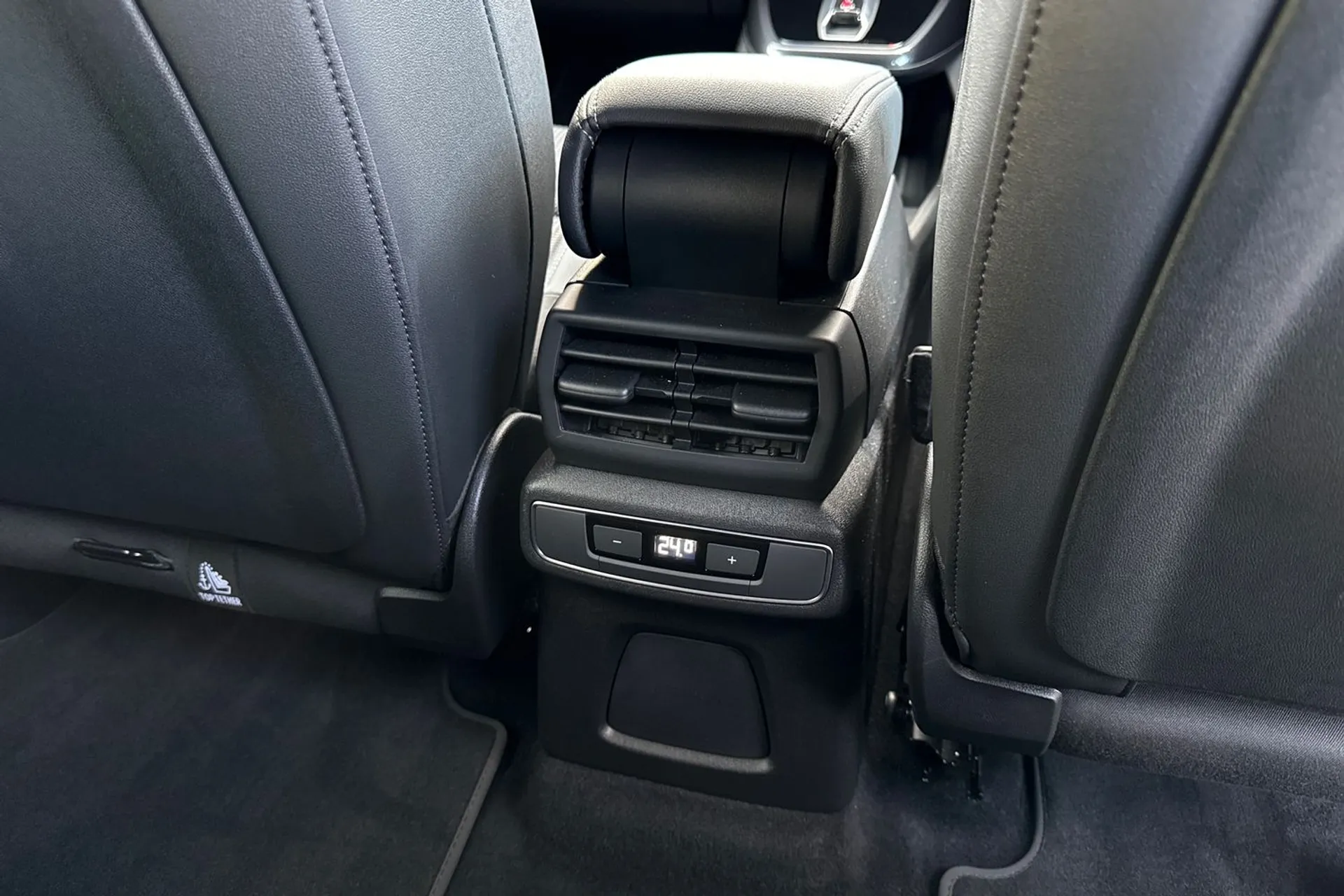 Audi Q4 thumbnail image number 41