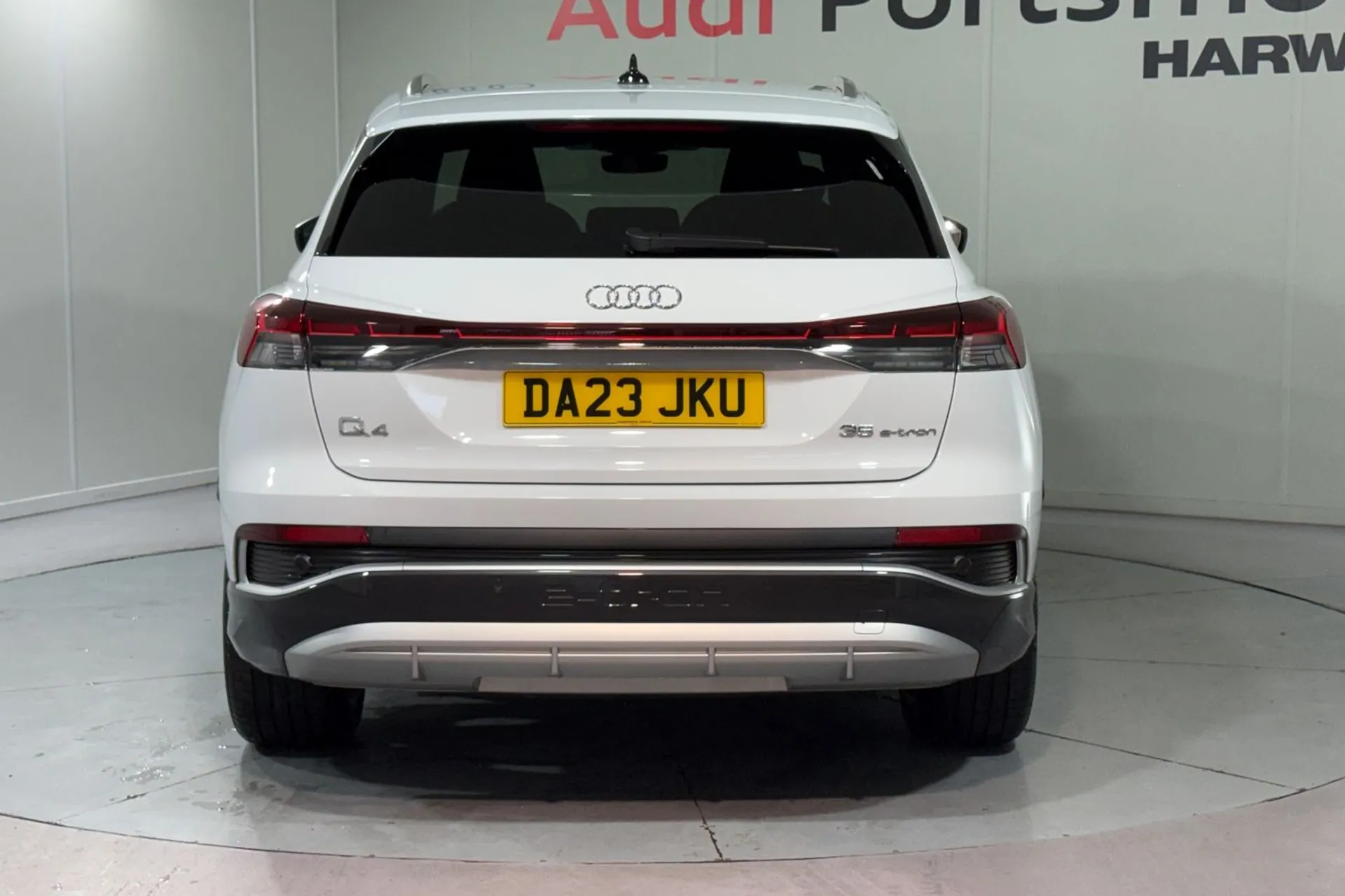 Audi Q4 thumbnail image number 13