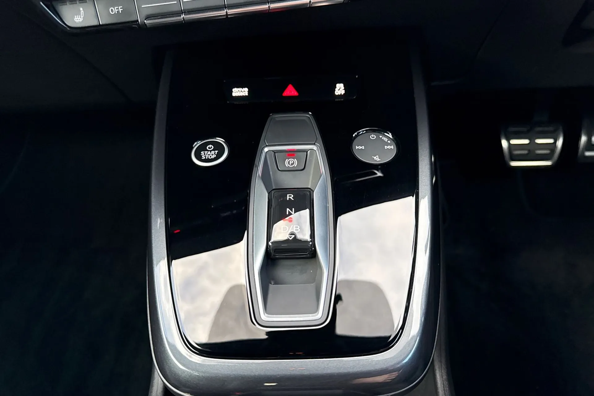 Audi Q4 thumbnail image number 31