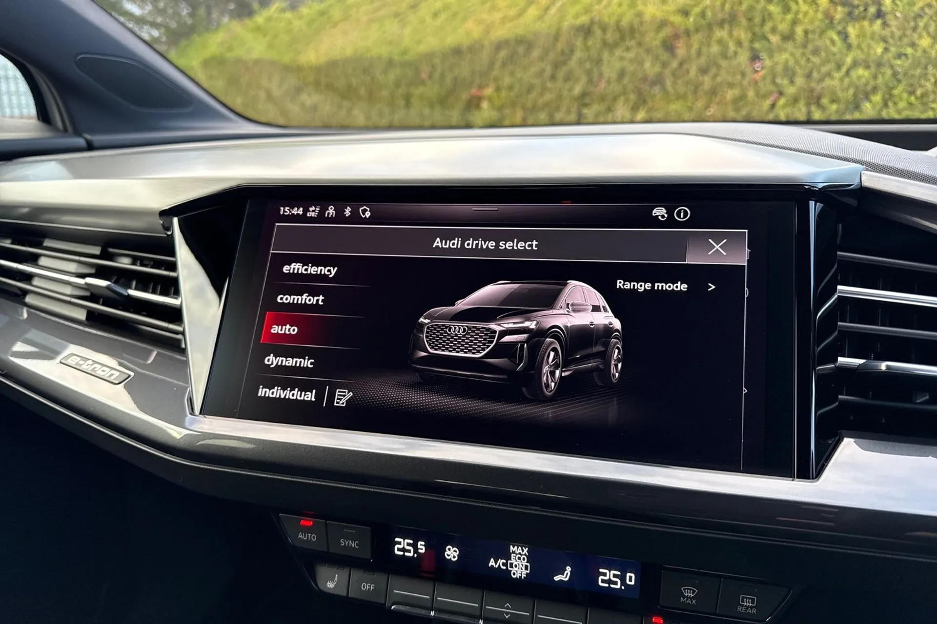 Audi Q4 thumbnail image number 17