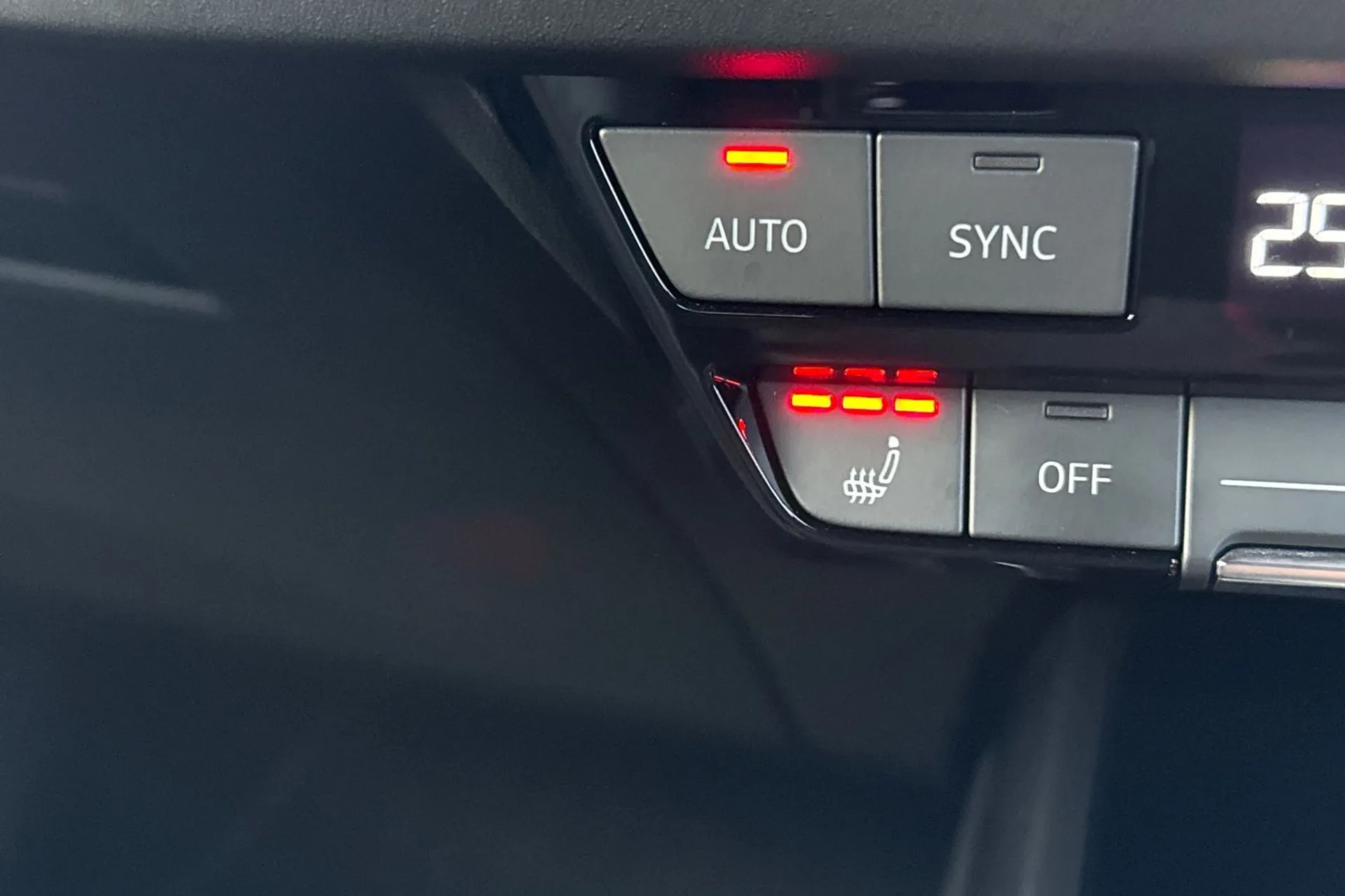 Audi Q4 thumbnail image number 19