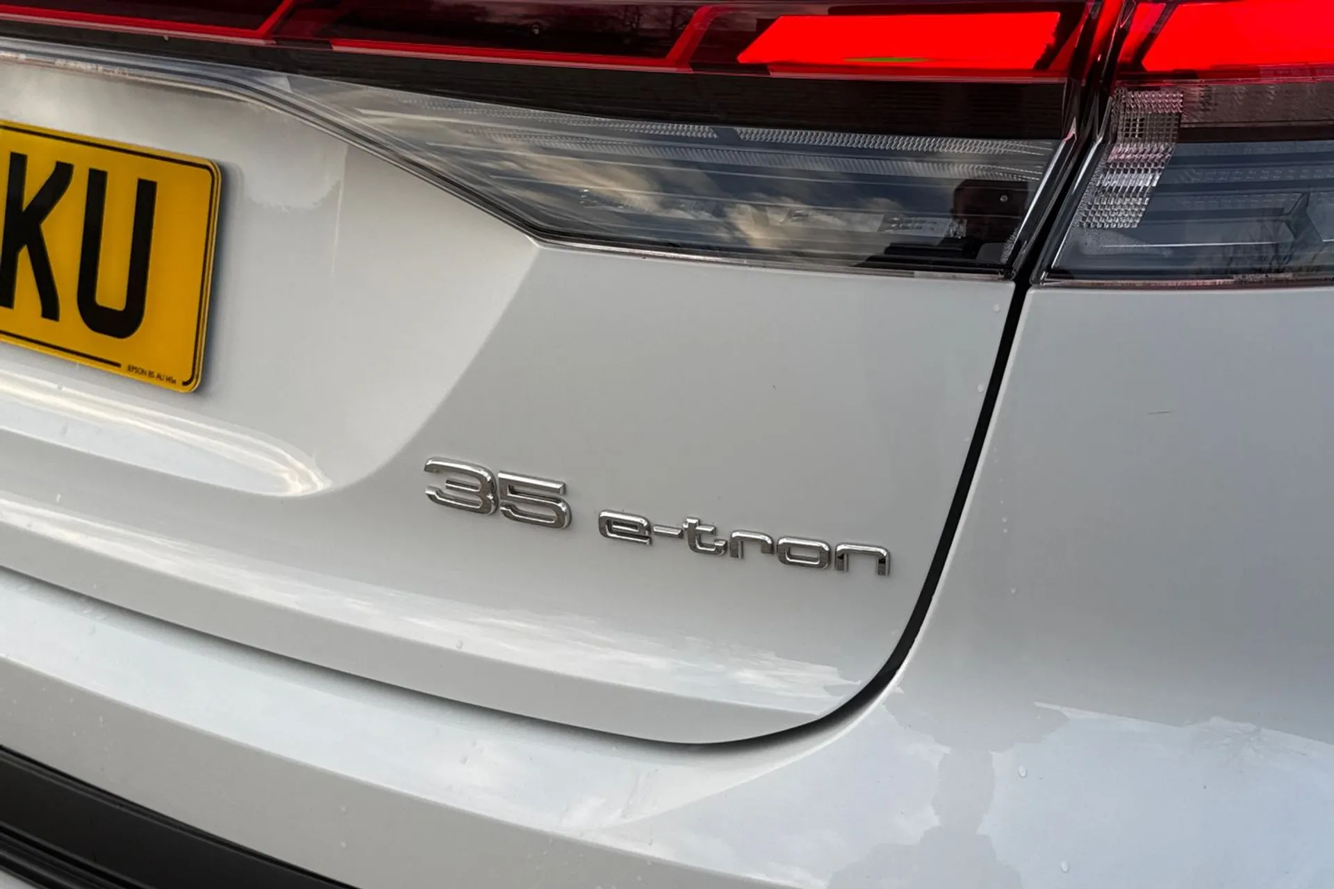 Audi Q4 thumbnail image number 32