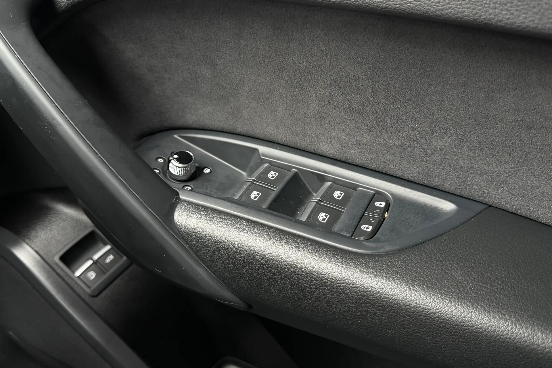 Audi Q5 thumbnail image number 24