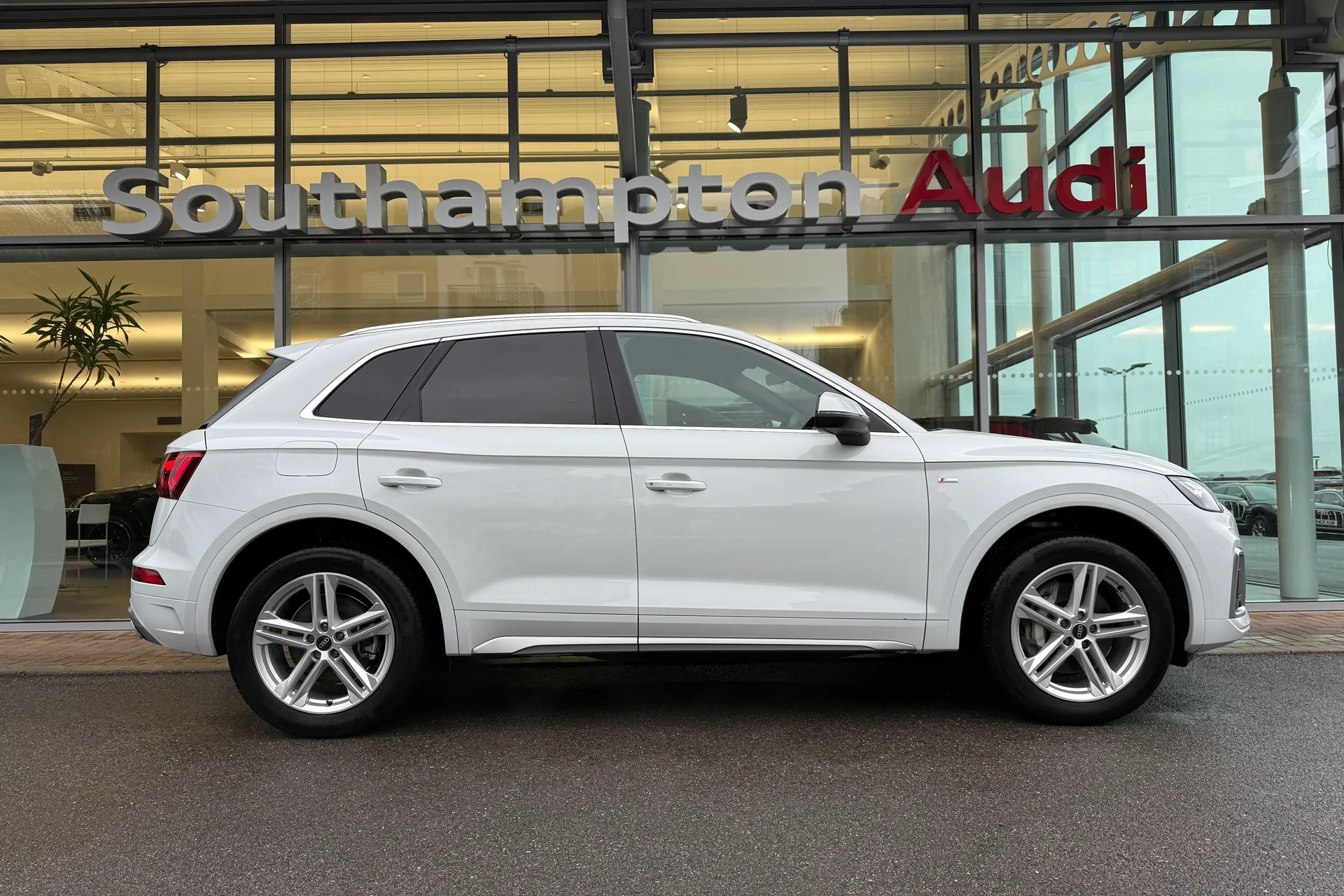 Audi Q5 thumbnail image number 4