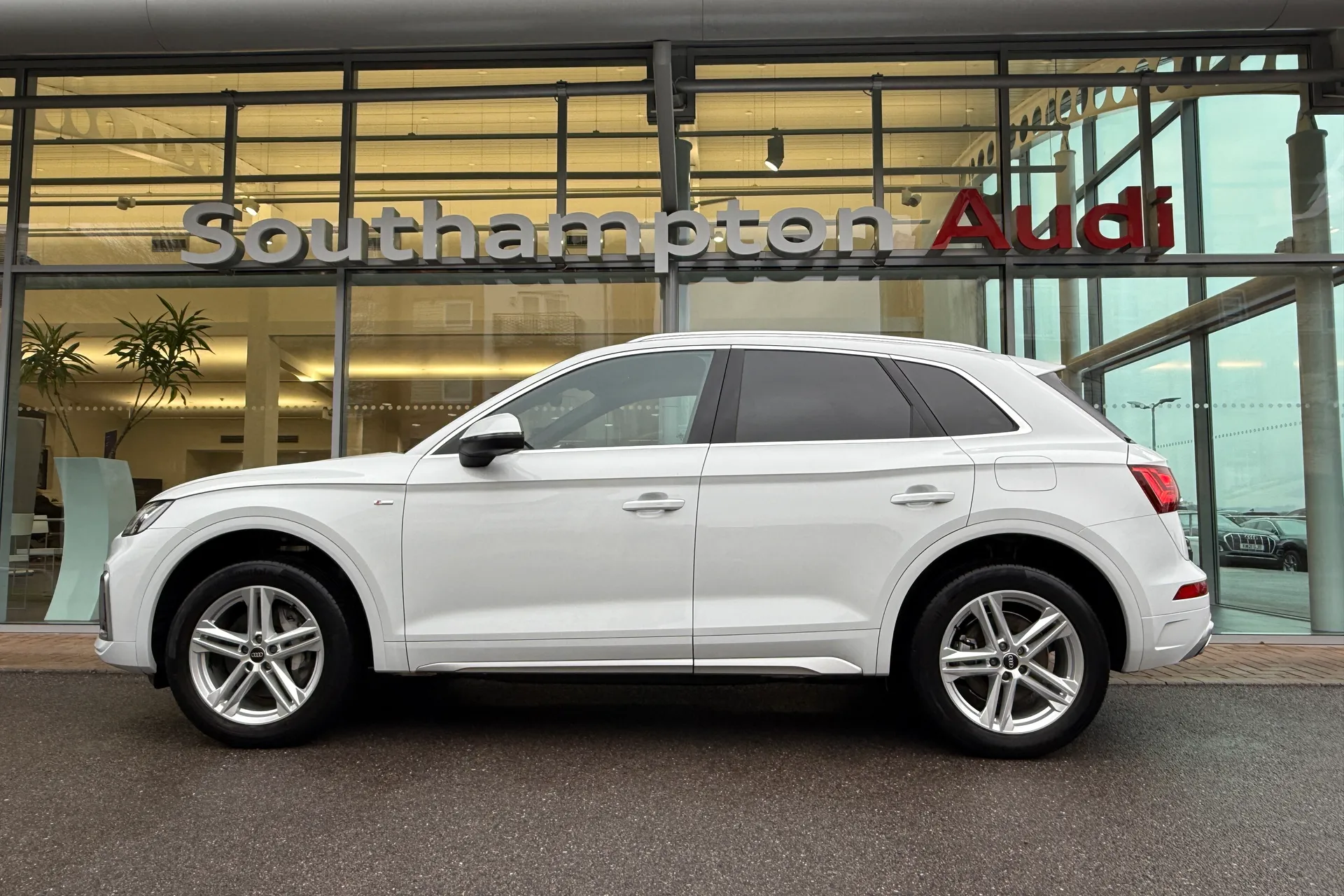 Audi Q5 thumbnail image number 45