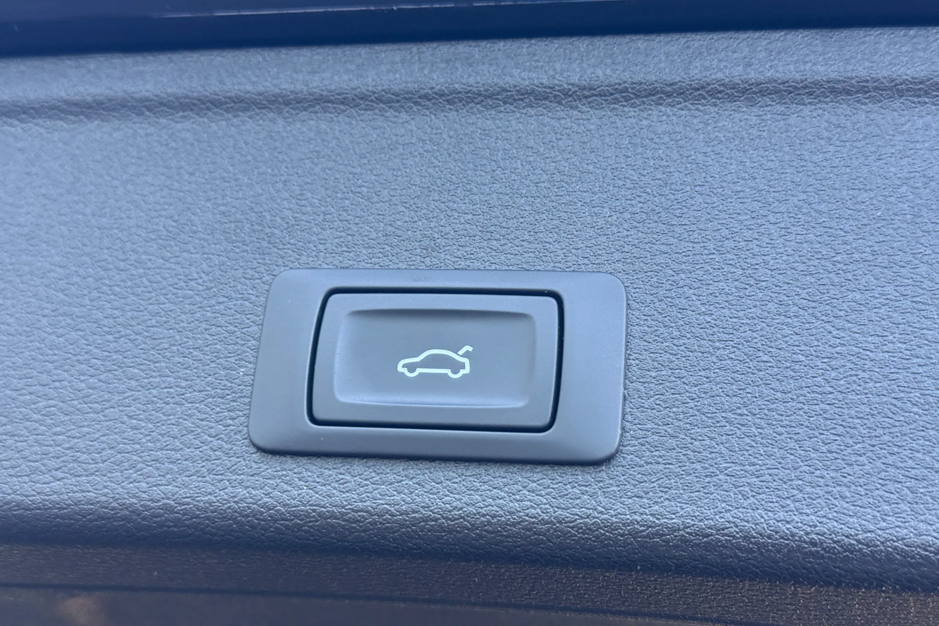 Audi A4 thumbnail image number 42