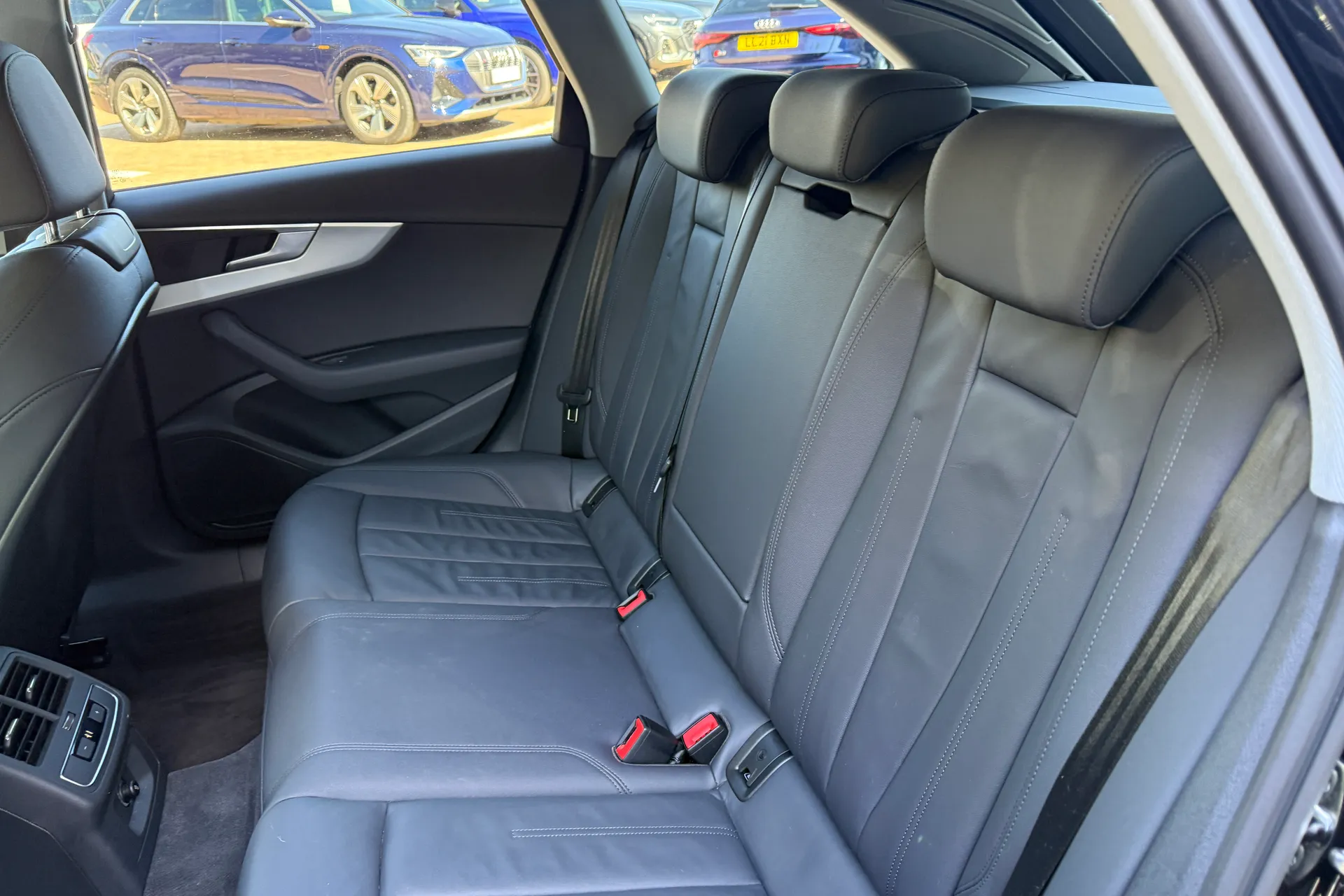 Audi A4 thumbnail image number 49