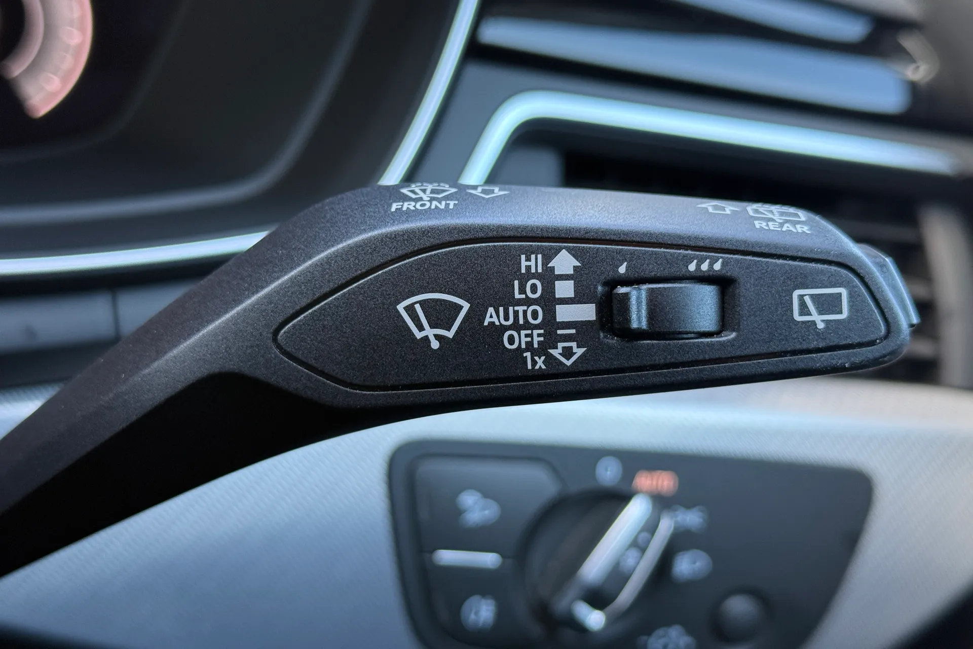 Audi A4 thumbnail image number 11
