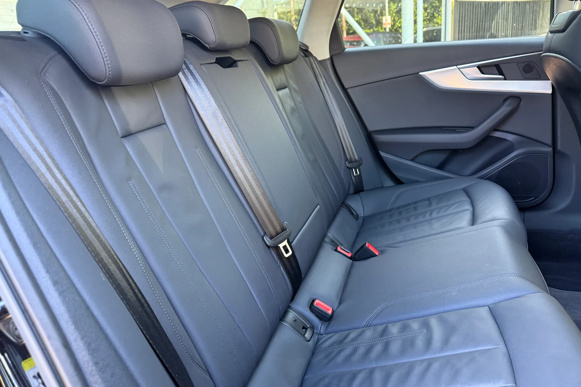 Audi A4 thumbnail image number 31