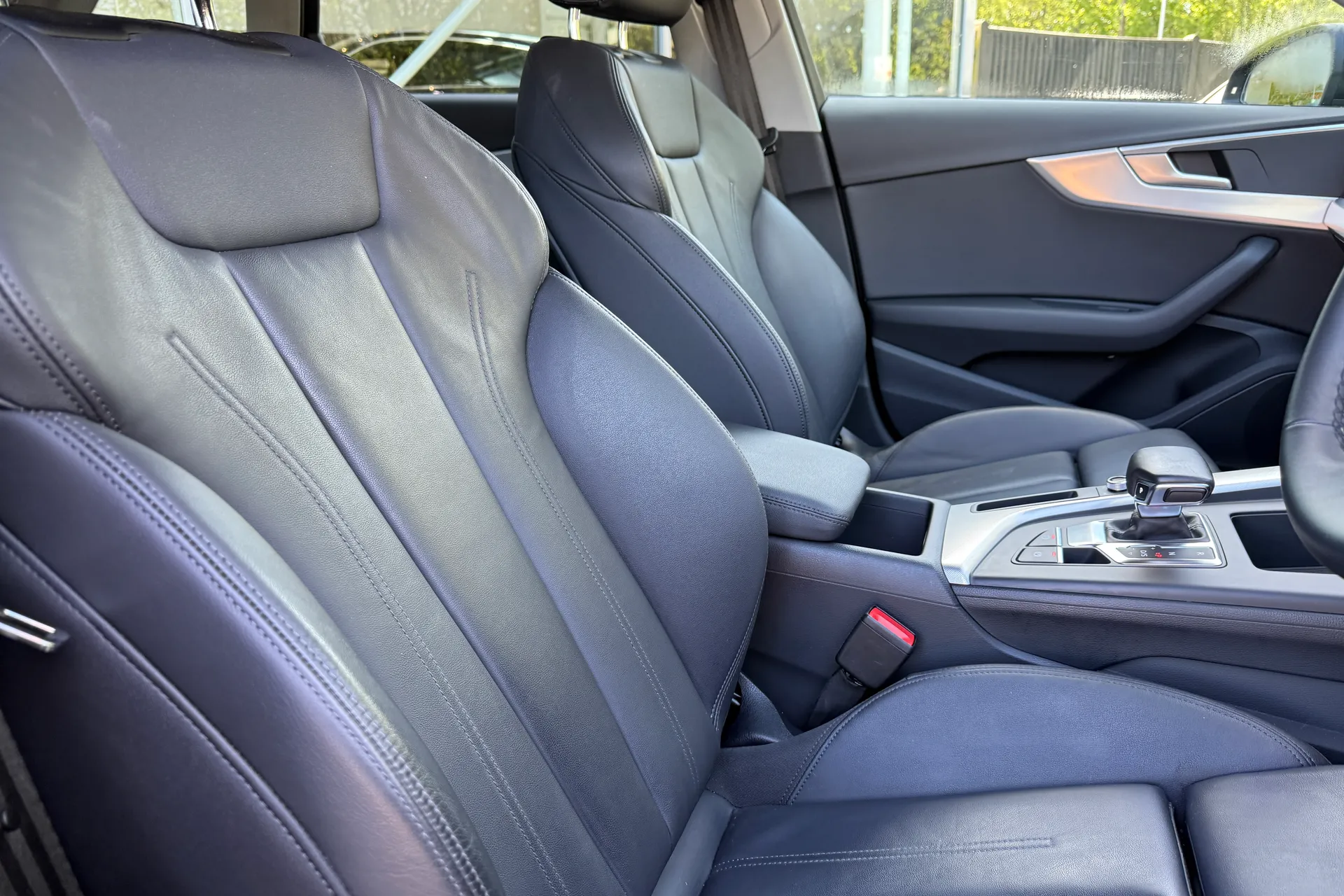 Audi A4 thumbnail image number 26