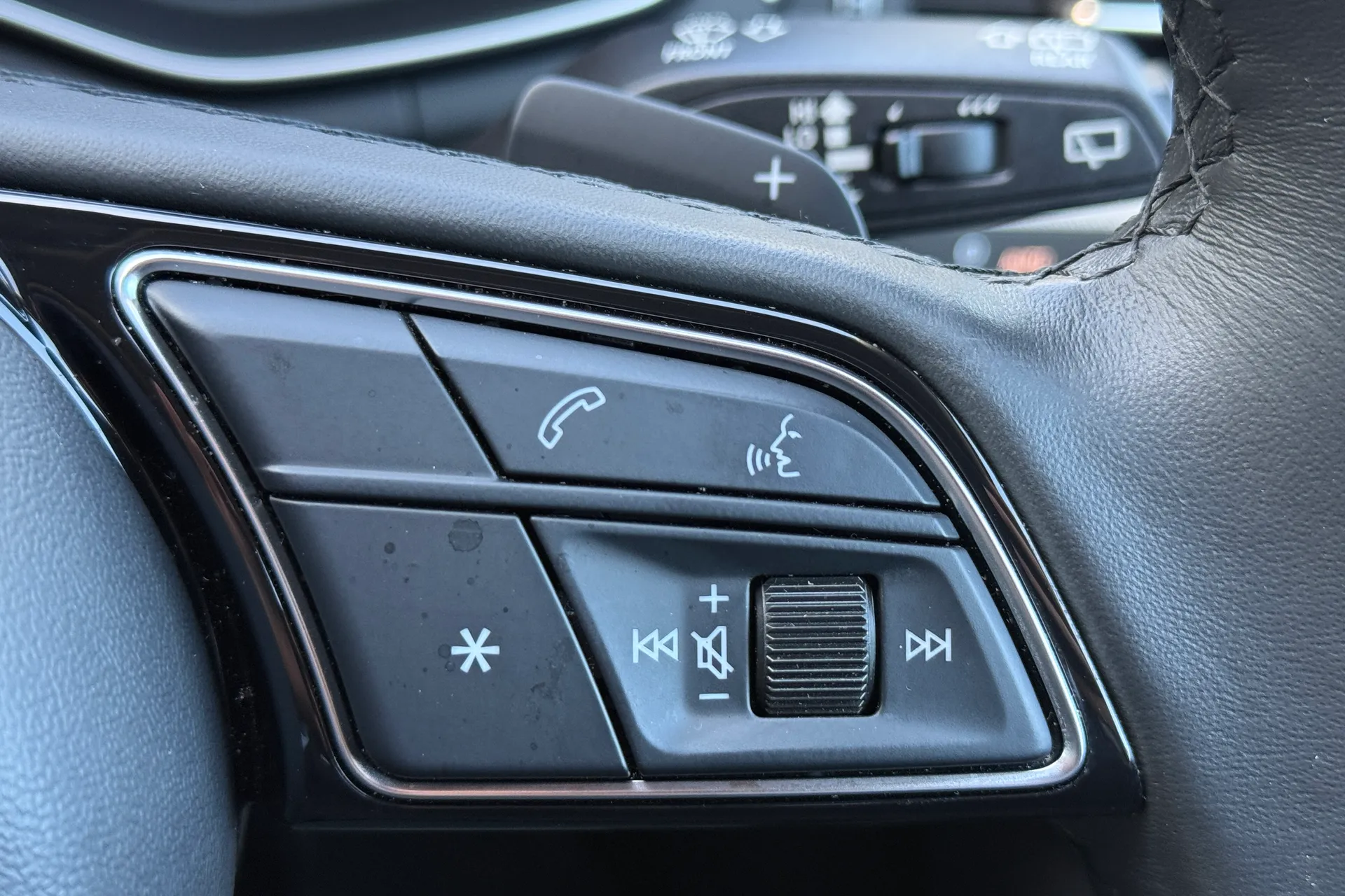 Audi A4 thumbnail image number 17