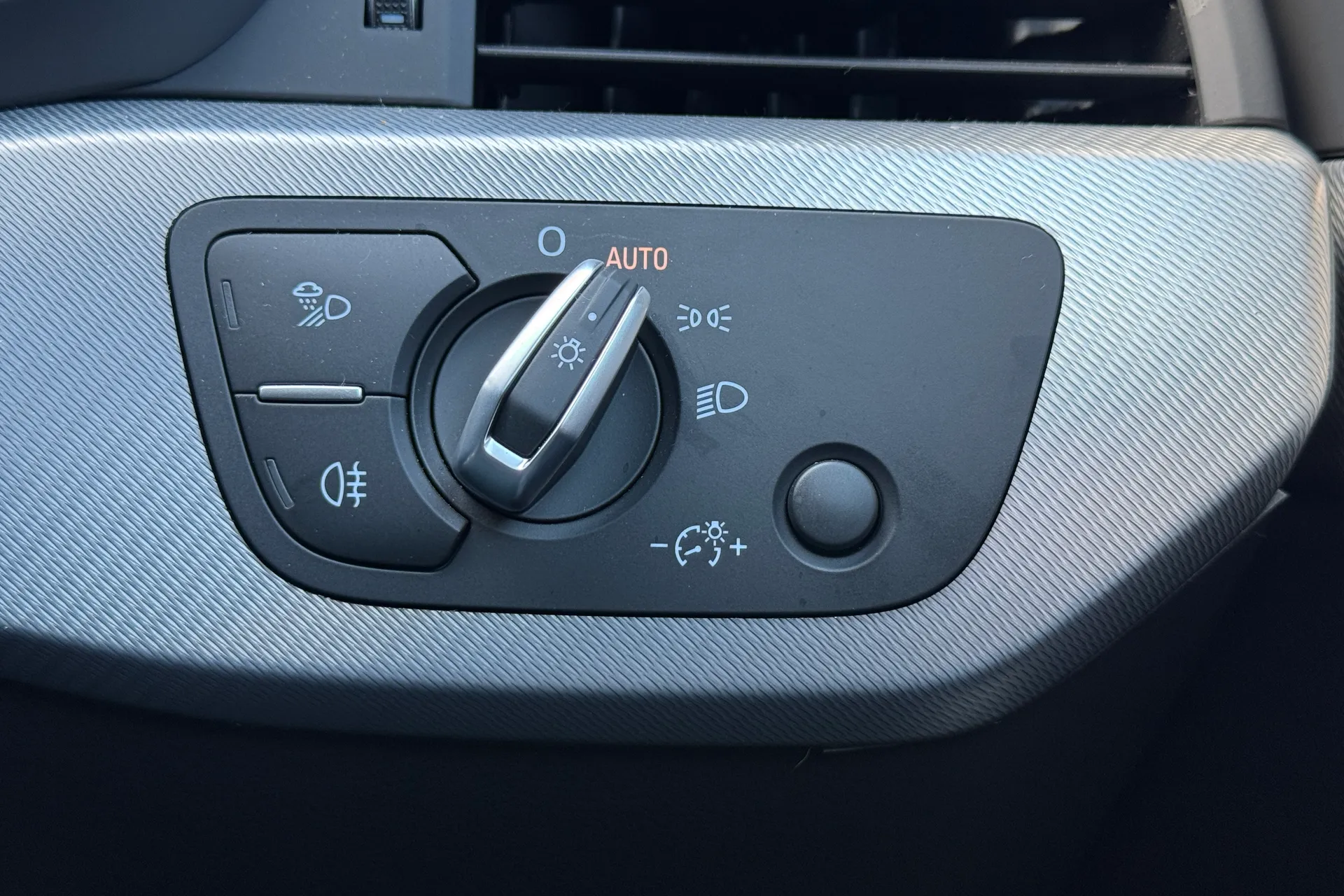 Audi A4 thumbnail image number 12