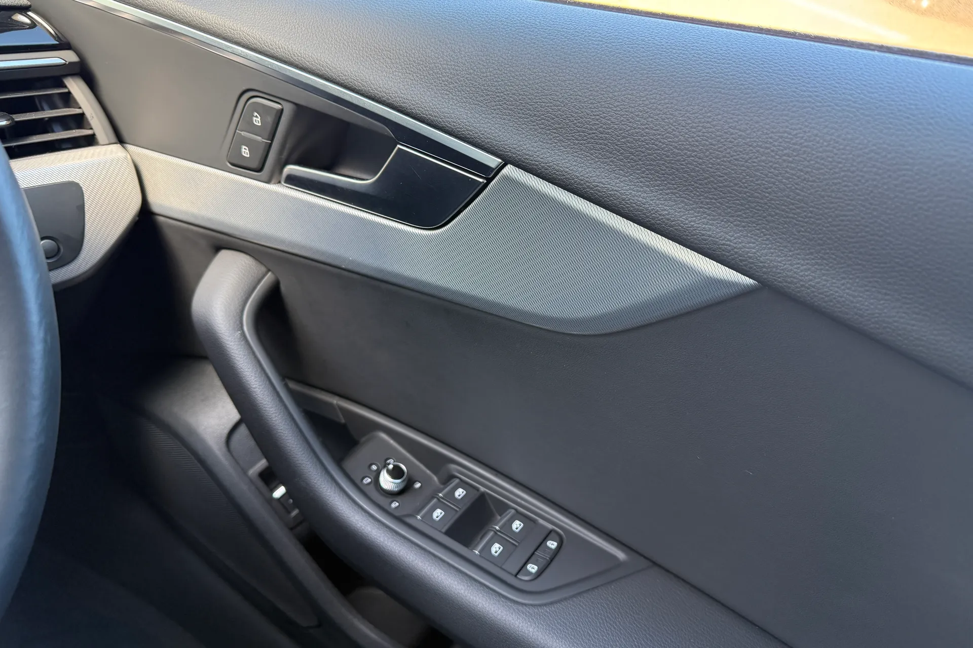 Audi A4 thumbnail image number 23