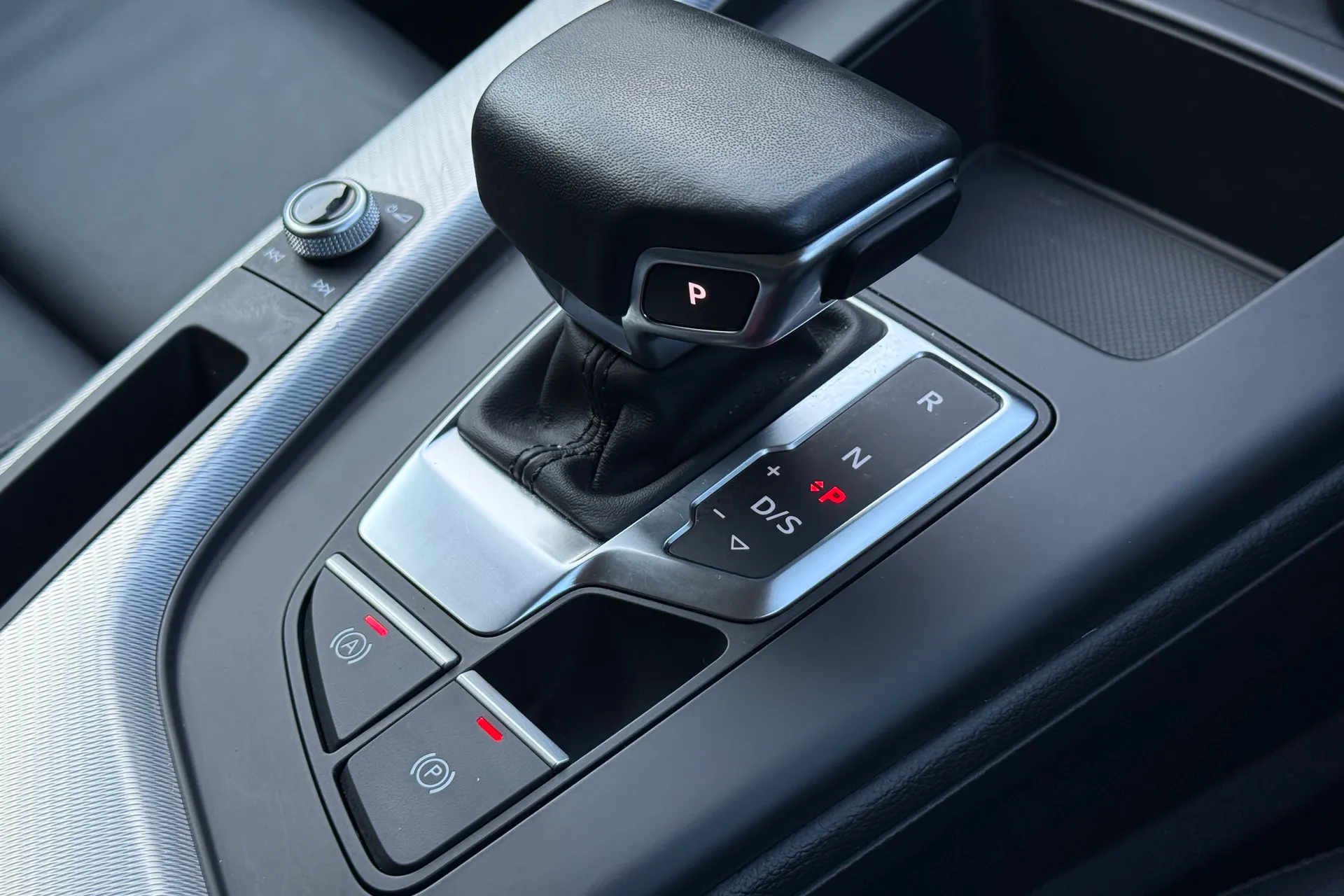 Audi A4 thumbnail image number 15